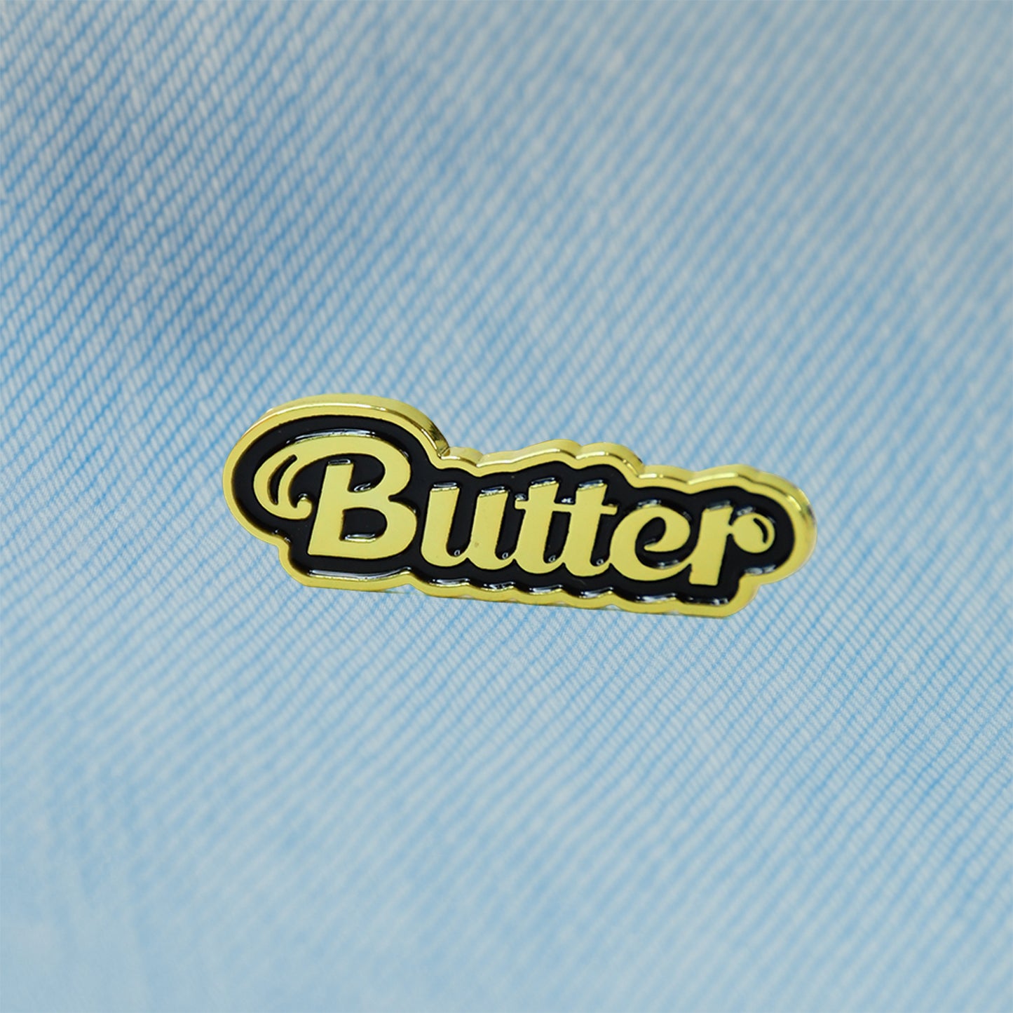 Stylish Metal Badge Pin – Single Piece (Random Design)