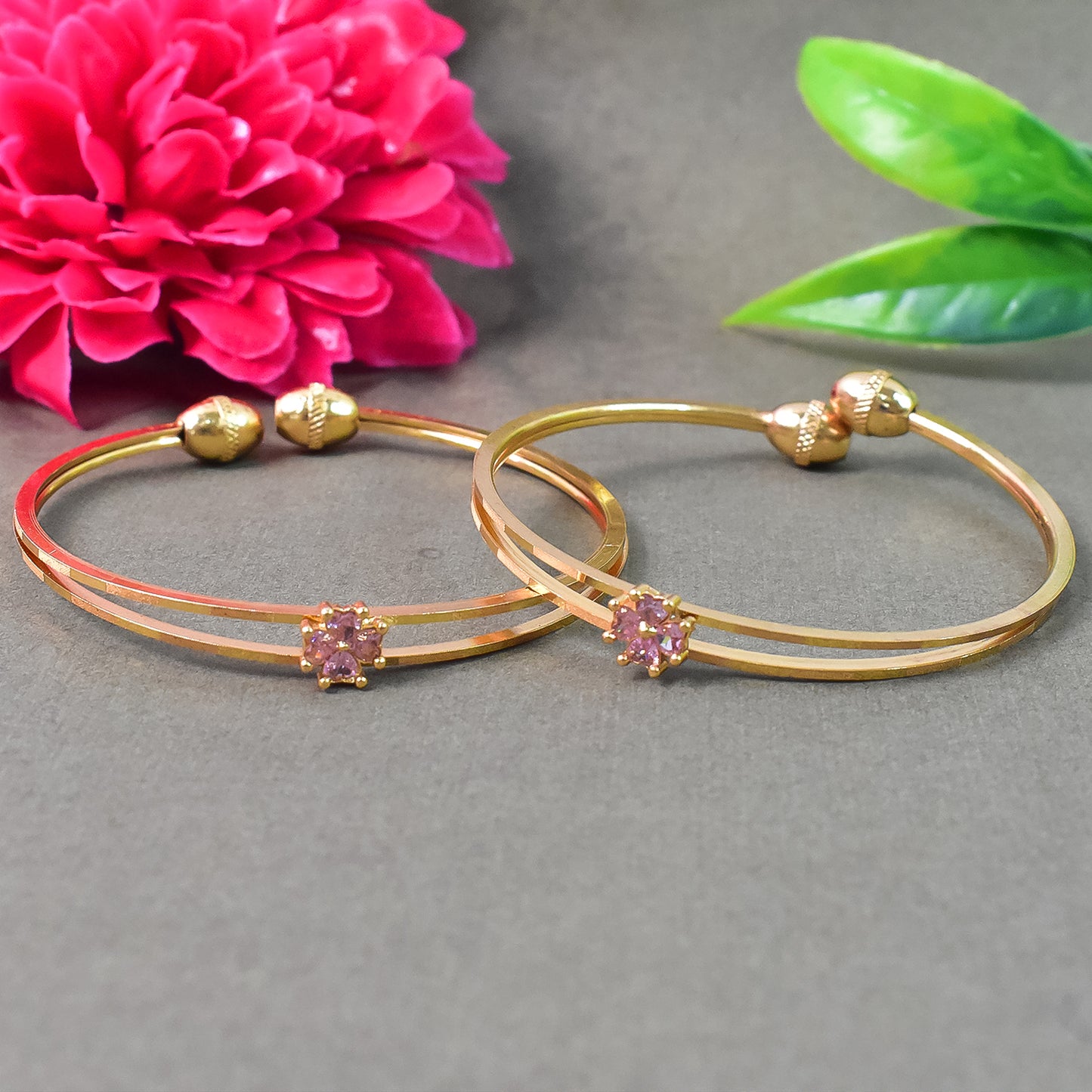Stylish Golden Bangles (1 Pair)