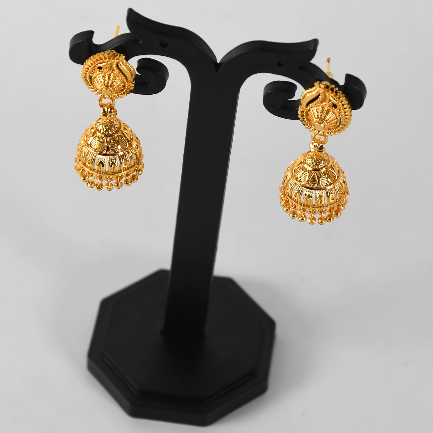 Cultural Majesty: Handcrafted Jumka Earrings for a Classic Touch