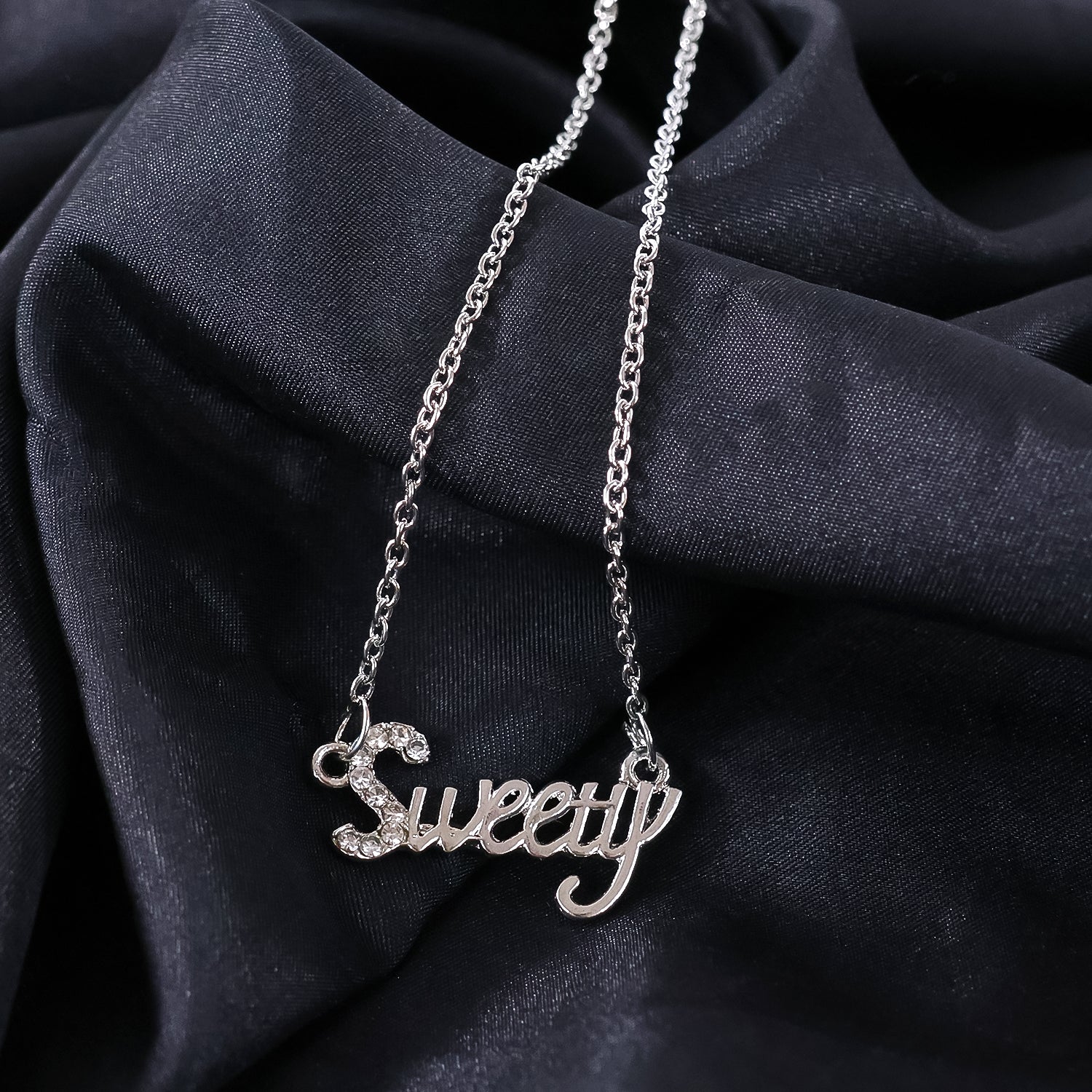 Stylish 'Sweety' Pendant With Chain (1Pc)