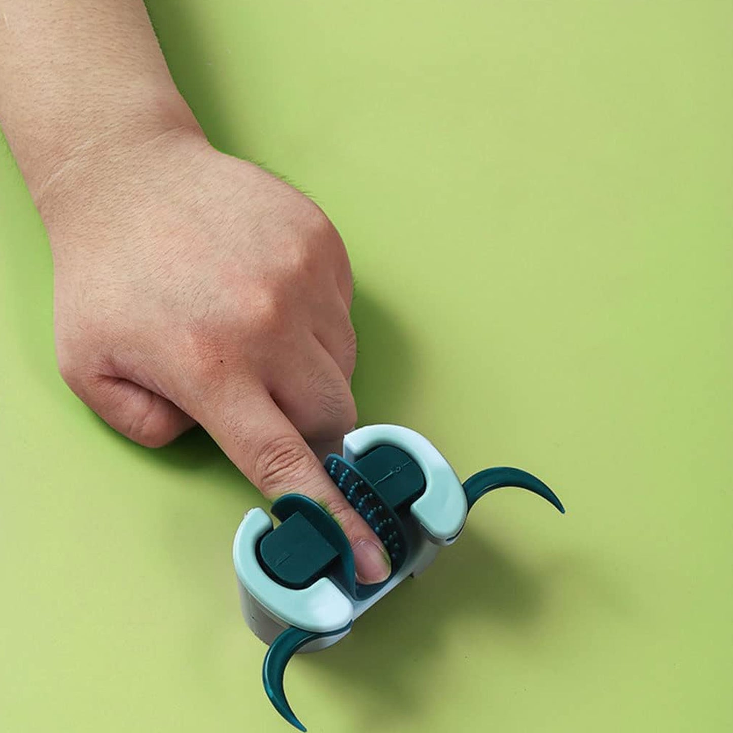 मल्टीफंक्शनल कार्टून चिपचिपा पंच फ्री मॉप होल्डर वॉल माउंटेड ब्रूम ऑर्गनाइज़र क्लीनिंग टूल होल्डर हैंगर, बाथरूम किचन के लिए स्वयं चिपकने वाला प्यारा गाय का सिर सक्शन कप हैंगिंग हुक (1 पीस)