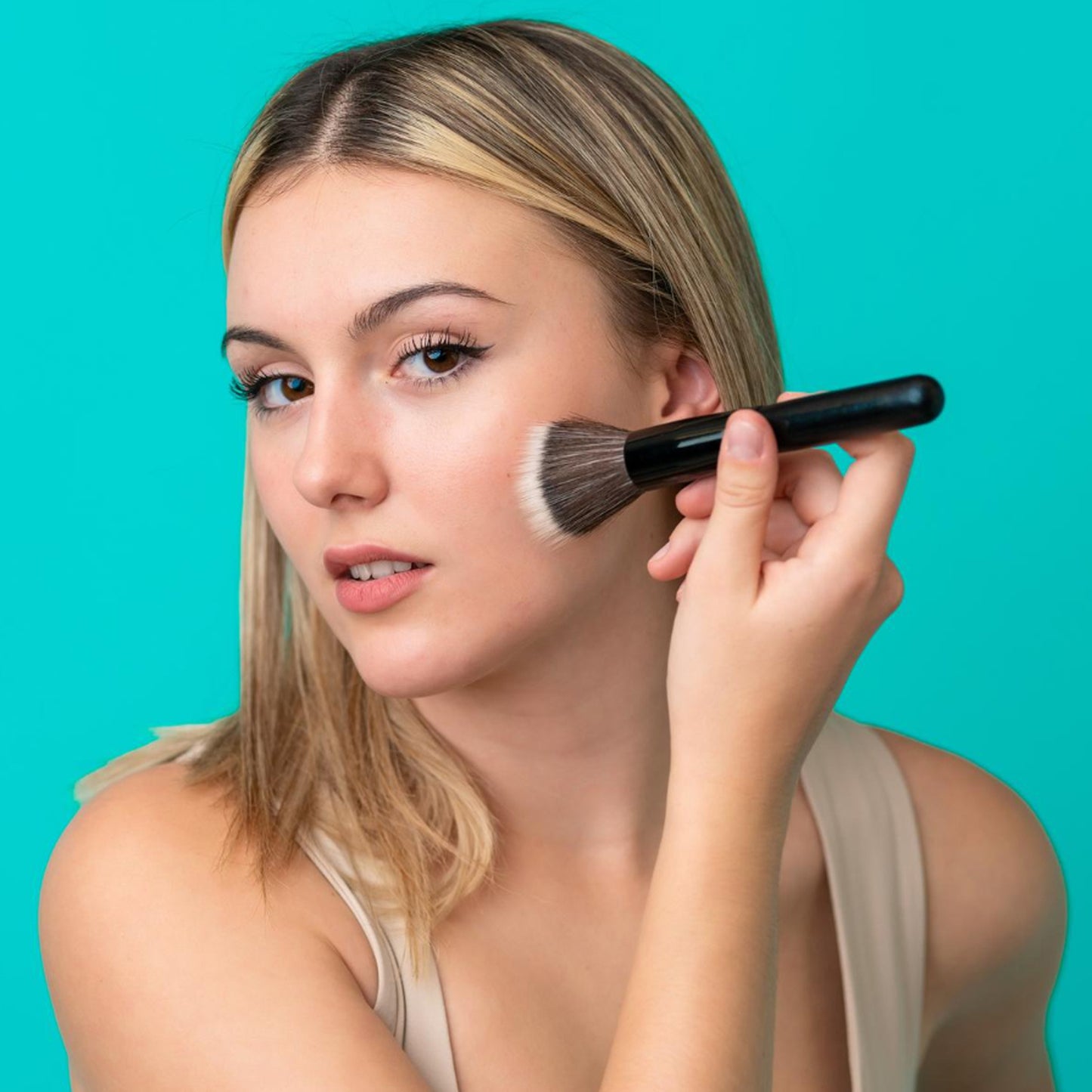 4-in-1 Shimmer Highlighter & Illuminator Palette (12 GM / 1 Pc)