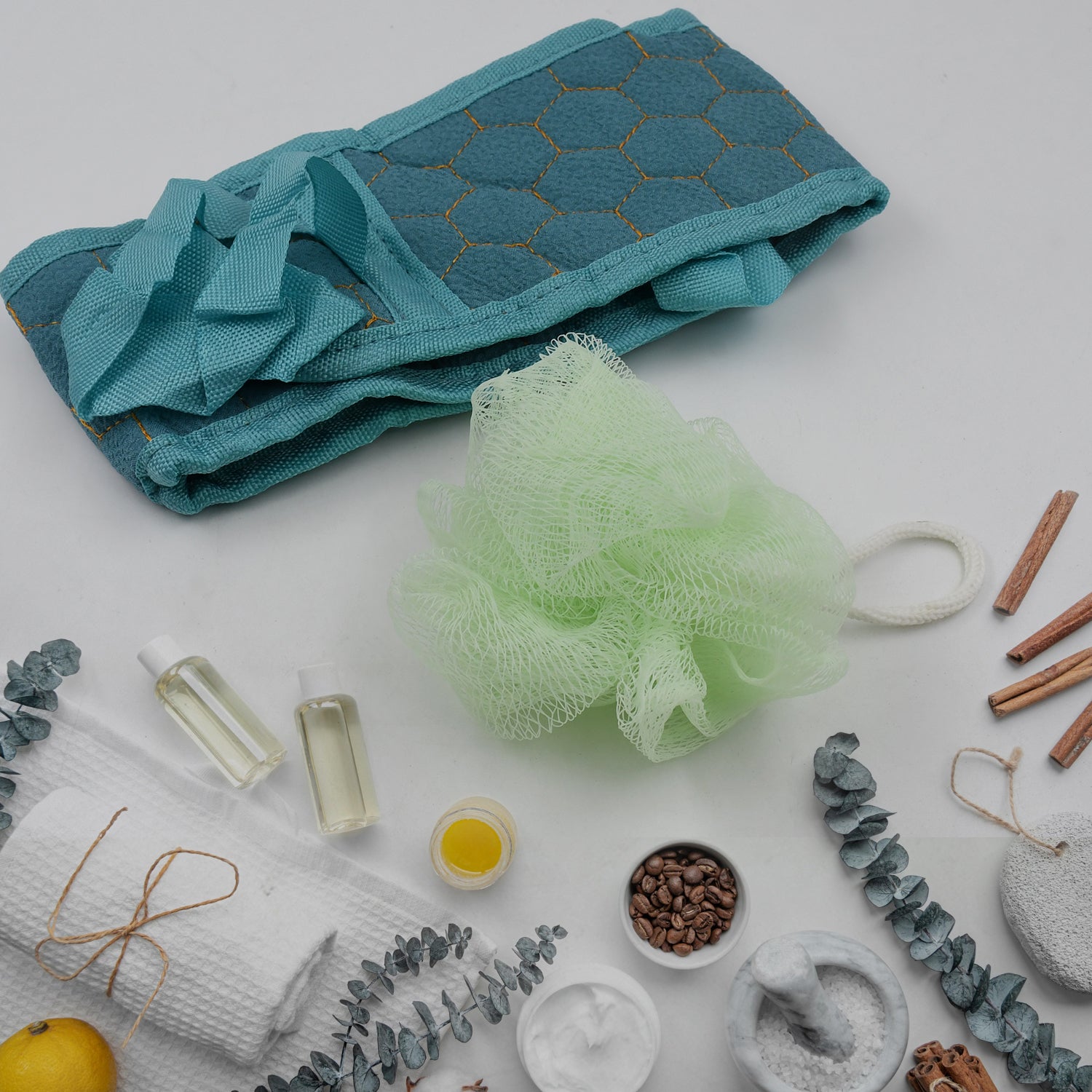 बाथ शॉवर सेट स्क्रबर लूफा स्पंज पाउफ, बाथ ब्रश अतिरिक्त लंबा दोहरे तरफा स्क्रबर लंबे समय तक चलने वाला डीप क्लीन सुपर सॉफ्ट, पुरुषों महिलाओं के लिए बॉडी स्क्रबर (2 पीस सेट)