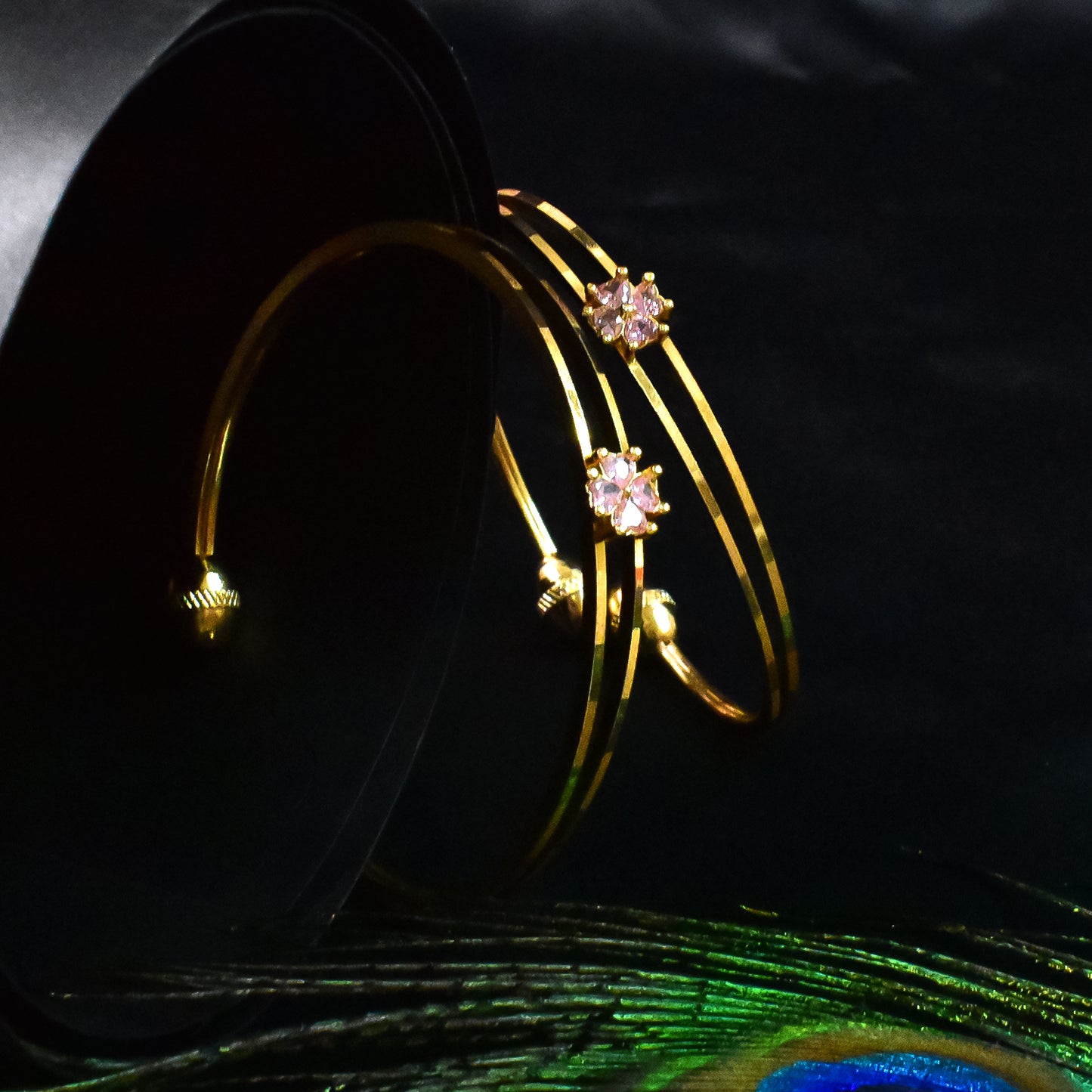 Stylish Golden Bangles (1 Pair)