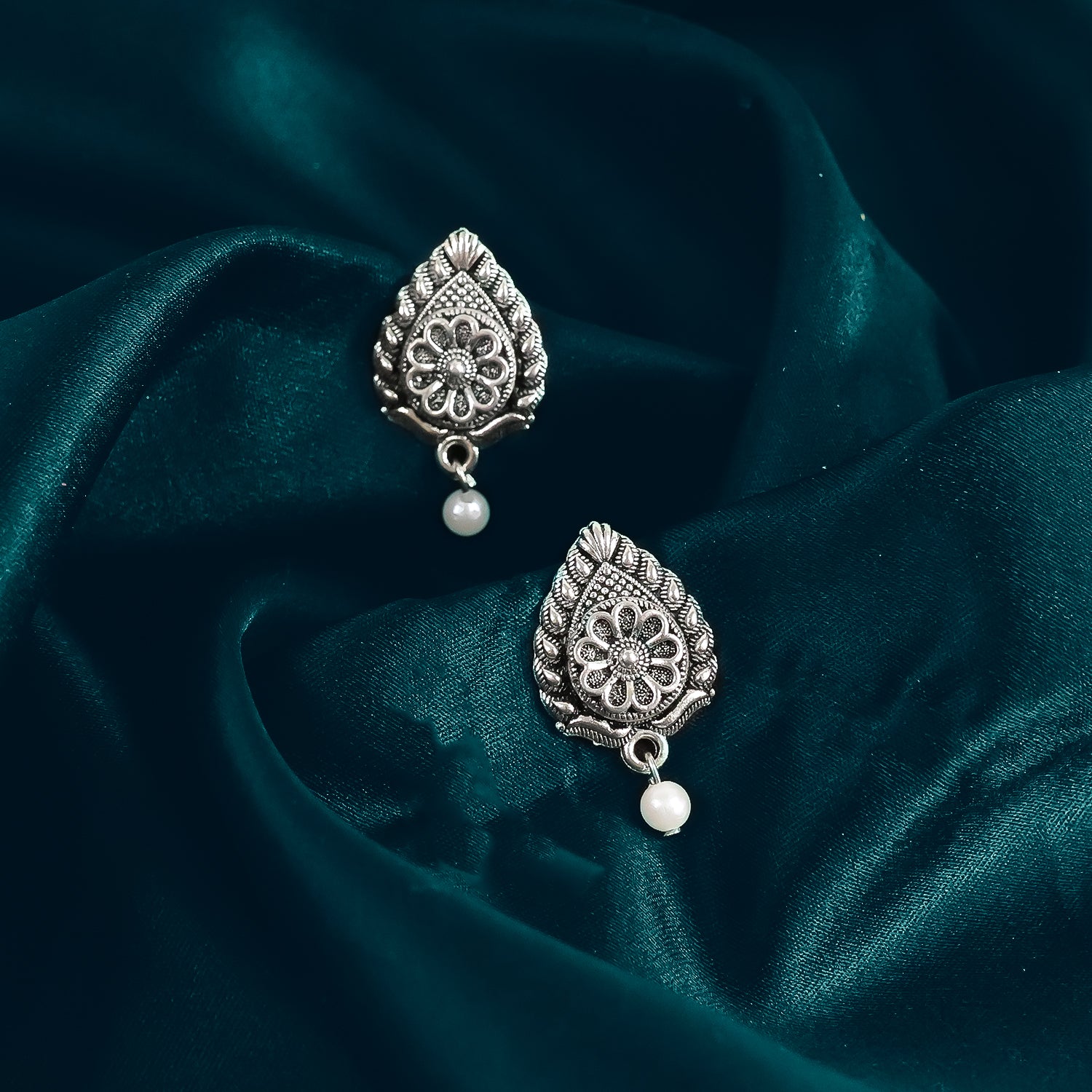 Oxidised Silver Choker With Matching Jhumas Earring For Women