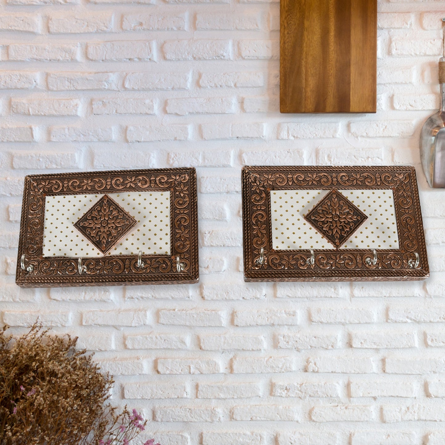 हस्तशिल्प मीनाकारी लकड़ी की चाबी धारक | आपके घर की सजावट और उपहार के लिए दीवार पर लटकाने वाला चाबी धारक स्टाइल, प्रवेश द्वार, रसोई, कार्यालय, बेडरूम के लिए सजावटी कुंजी आयोजक की धारक (2 पीस सेट)