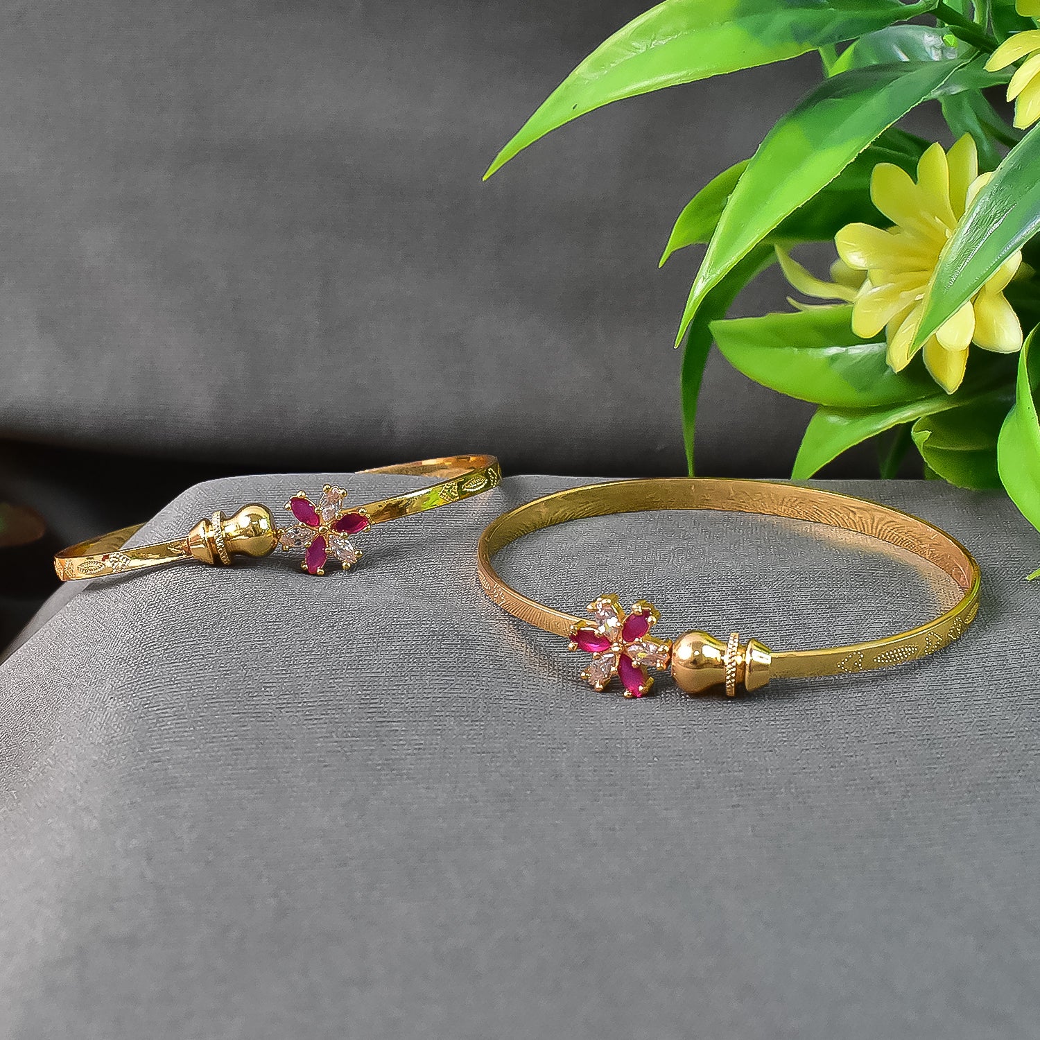 Classic Golden Bangles (1 Pair)