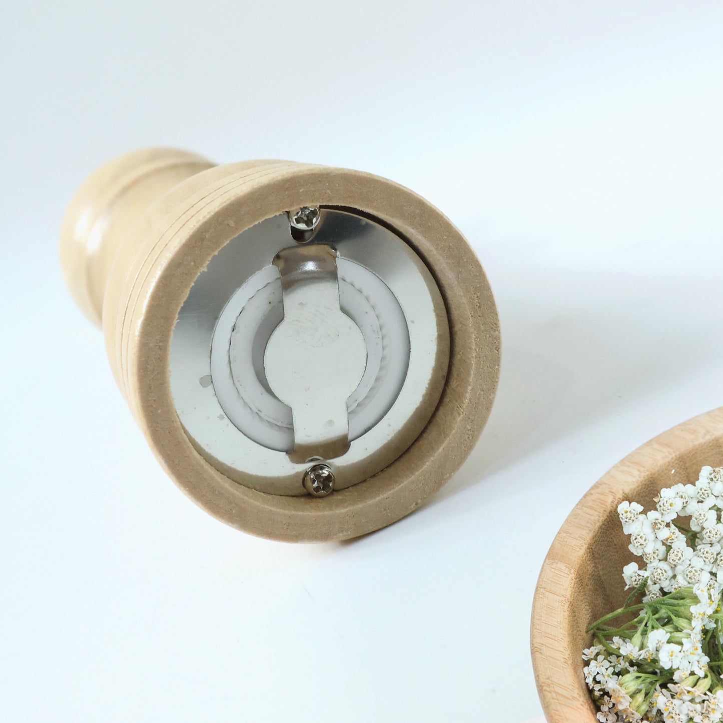 Classic Wooden Manual Pepper Grinding Mill (1 Pc)