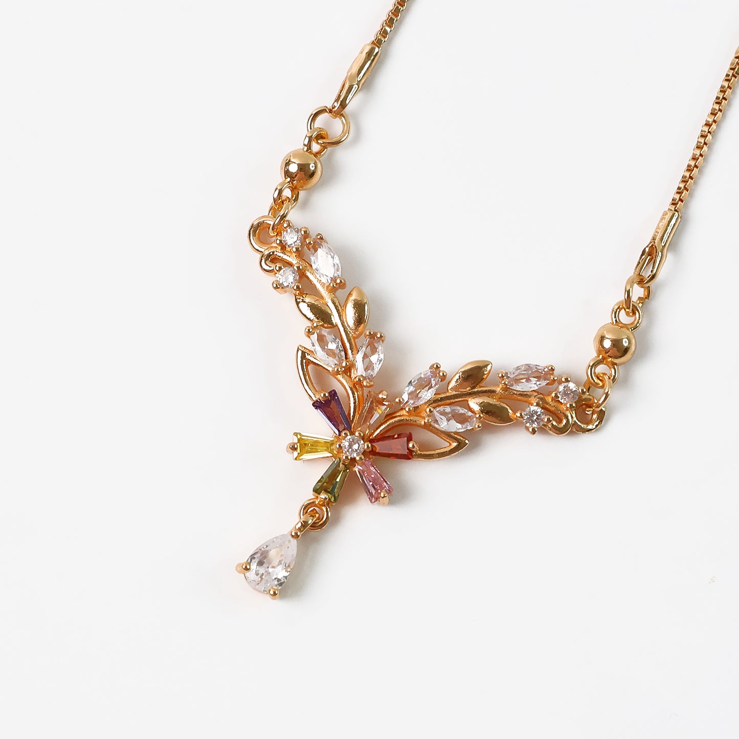 Graceful Gold-Plated Leaf Design Pendant Necklace for Women