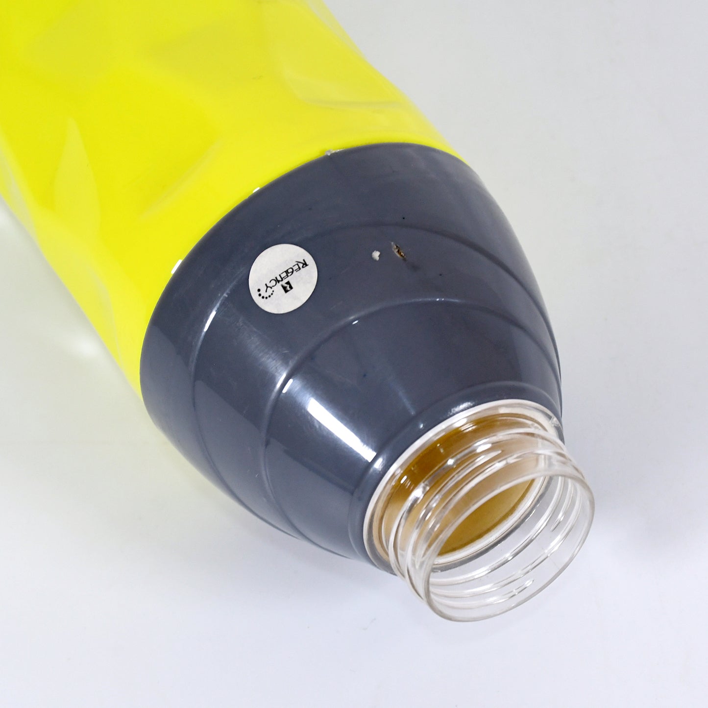 प्लास्टिक स्पोर्ट्स इंसुलेटेड पानी की बोतल डोरी के साथ ले जाने में आसान हाई क्वालिटी पानी की बोतल, BPA-फ़्री और लीक-प्रूफ! बच्चों के स्कूल, फ्रिज, ऑफिस, स्पोर्ट्स, स्कूल, जिम, योगा के लिए (1 पीस / मल्टी कलर)