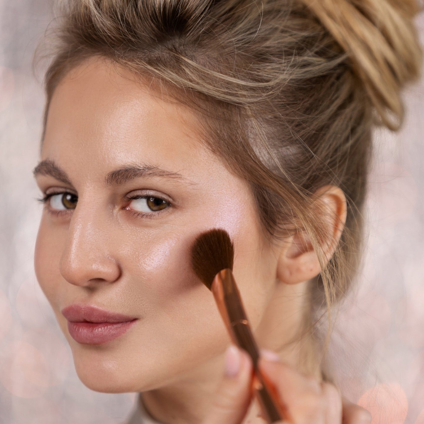 4-in-1 Shimmer Highlighter & Illuminator Palette (12 GM / 1 Pc)