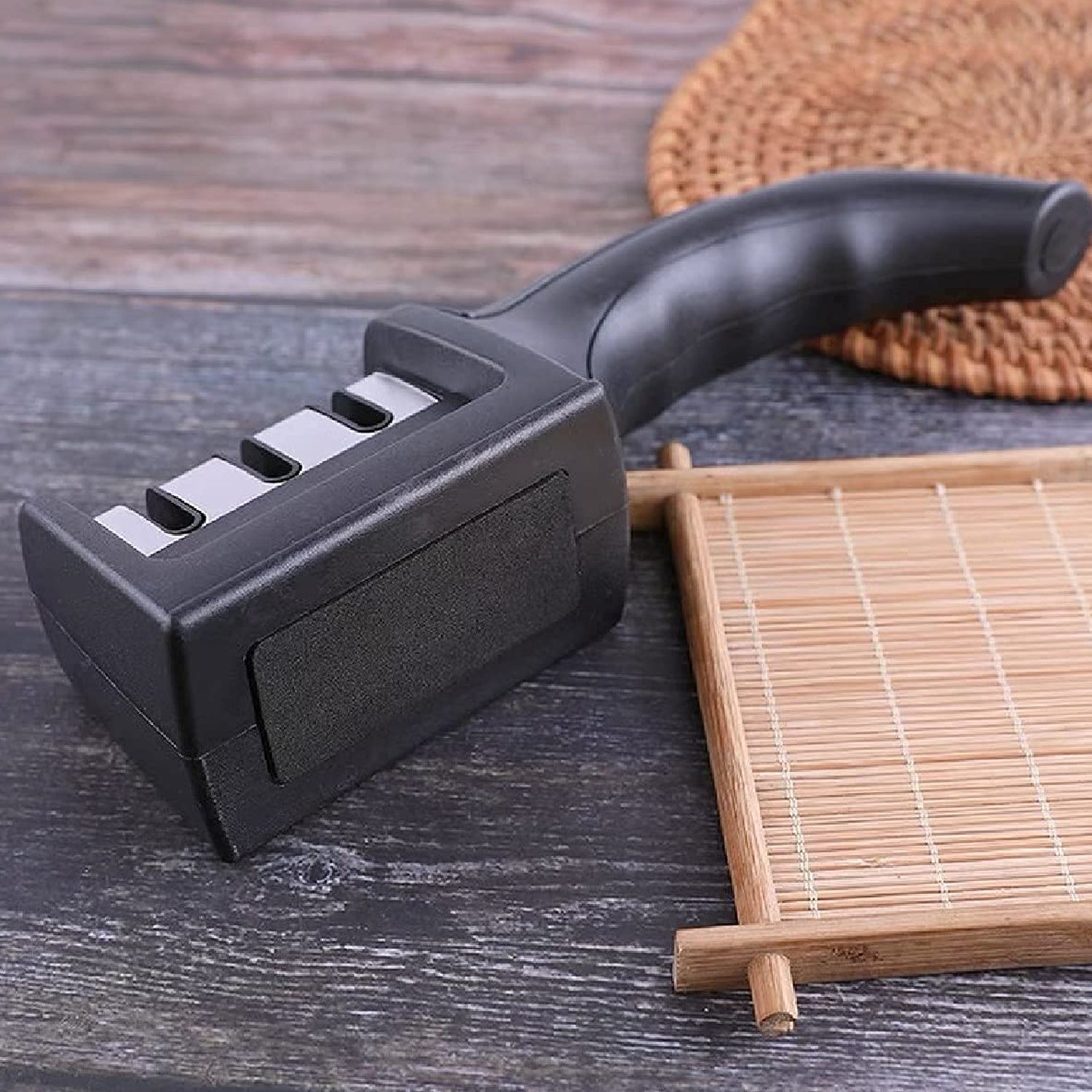 2051 મેન્યુઅલ રેડ નાઇફ શાર્પનર 3 સિરામિક નાઇફ અને સ્ટીલ નાઇવ્સ માટે સ્ટેજ શાર્પનિંગ ટૂલ.