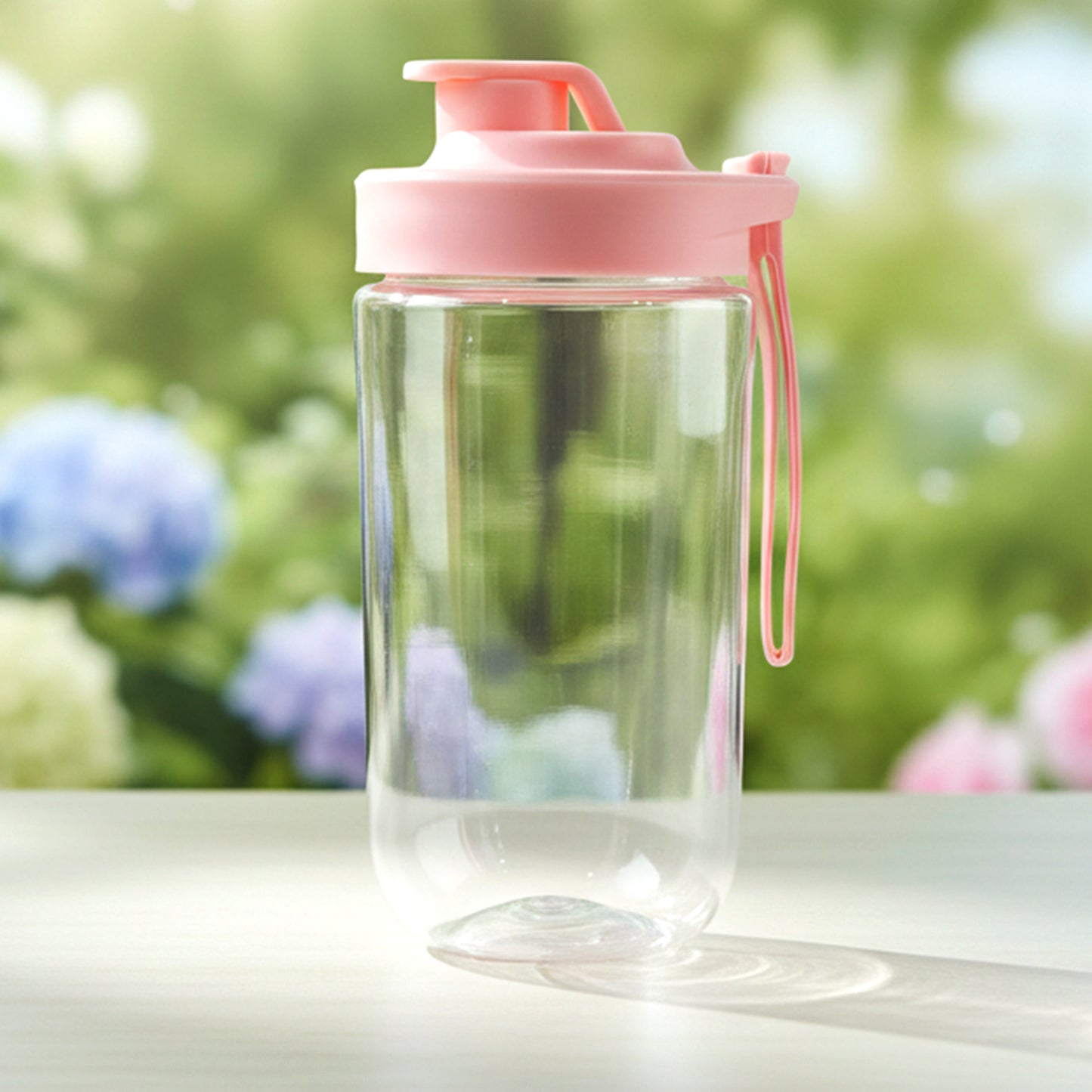 Lightweight juice blending bottle