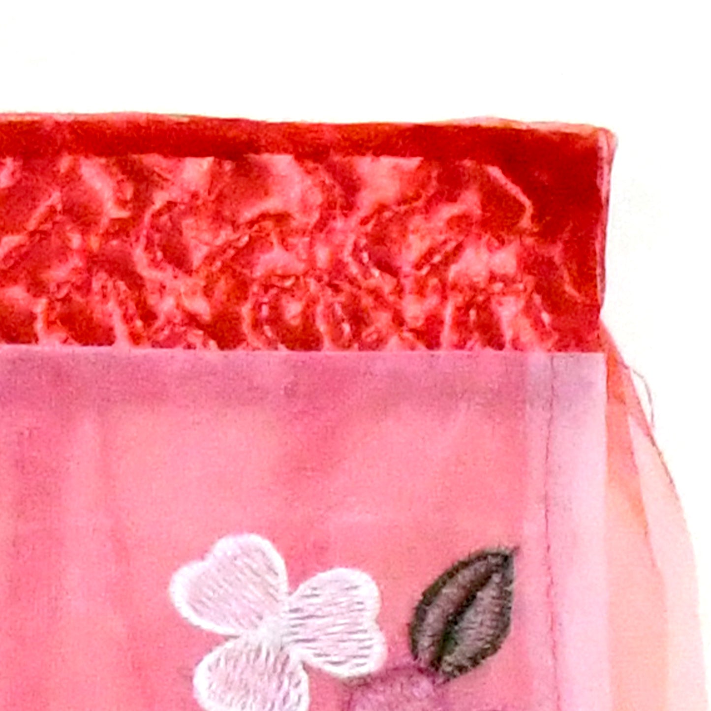 Elastic TV dust cover fitting tightly