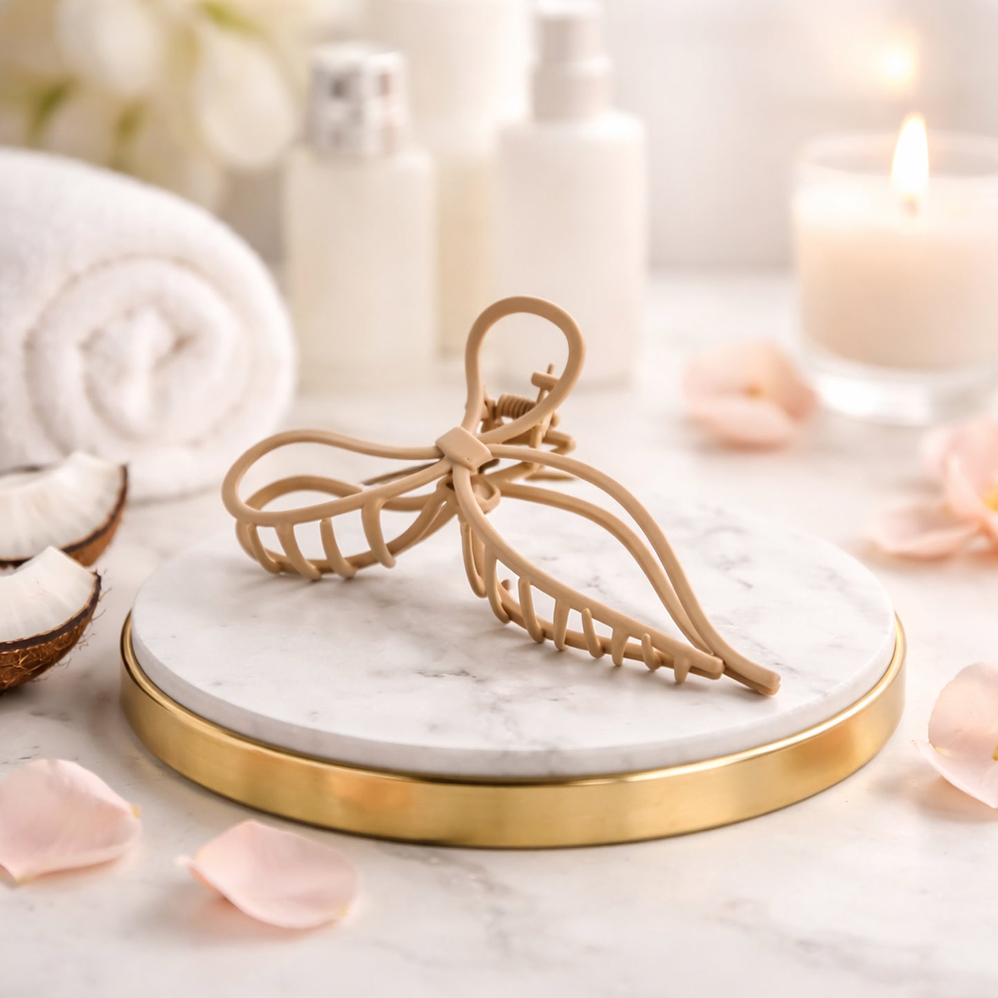Lightweight hair claw clip for everyday use