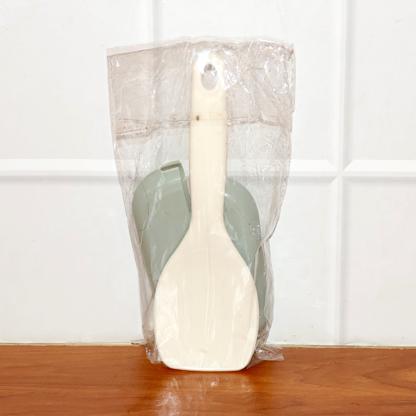 Automatic Open & Close Kitchen Rice Spoon Holder with Dust Cover