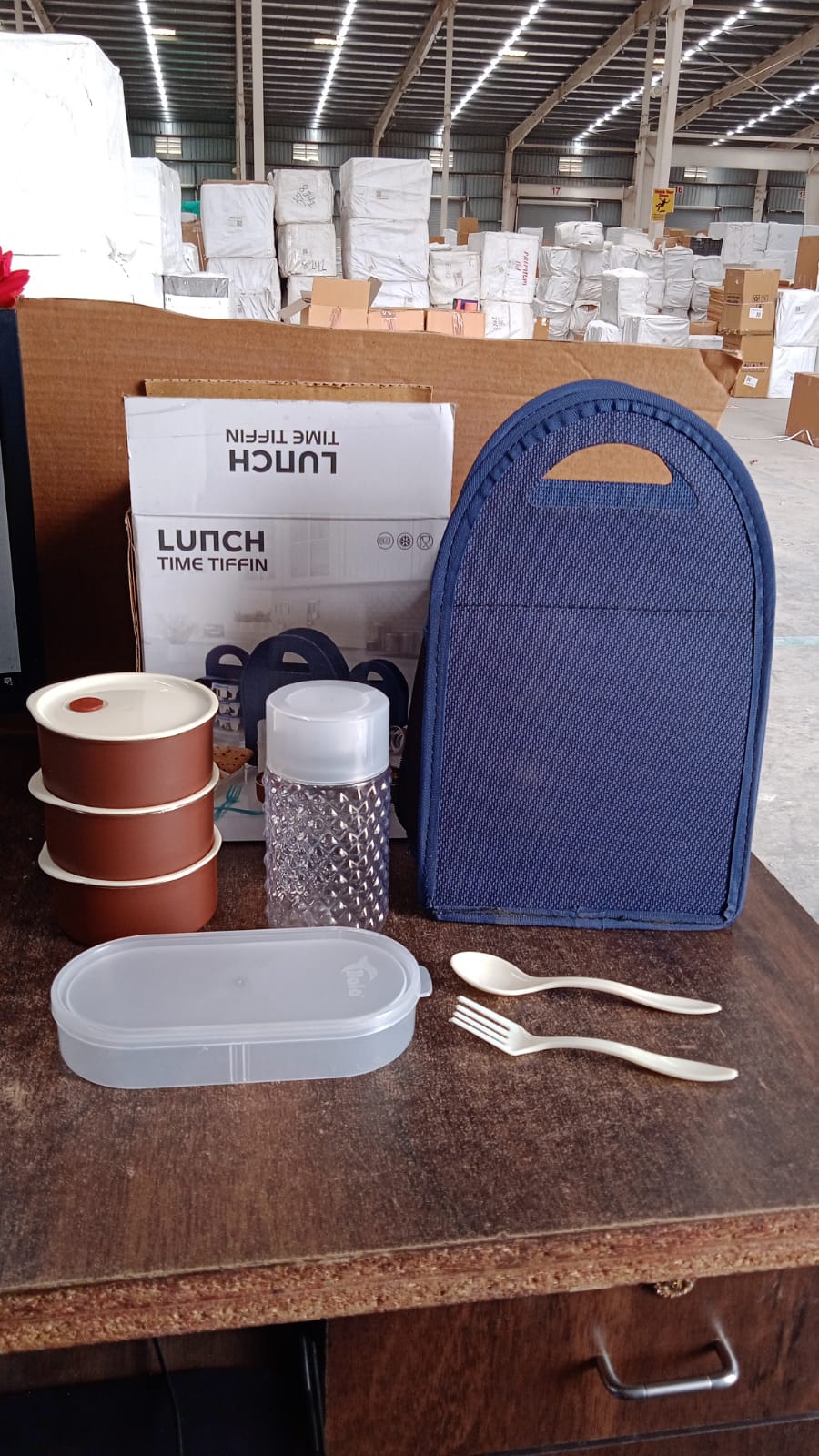 स्टील लंच बॉक्स सेट (4 पीस, काला)