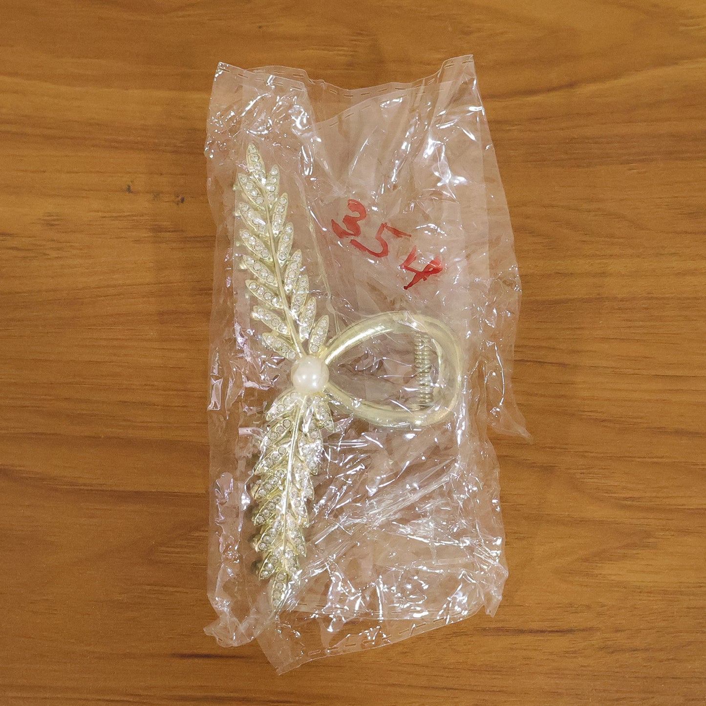 Metallic pearl leaf hair claw clip open