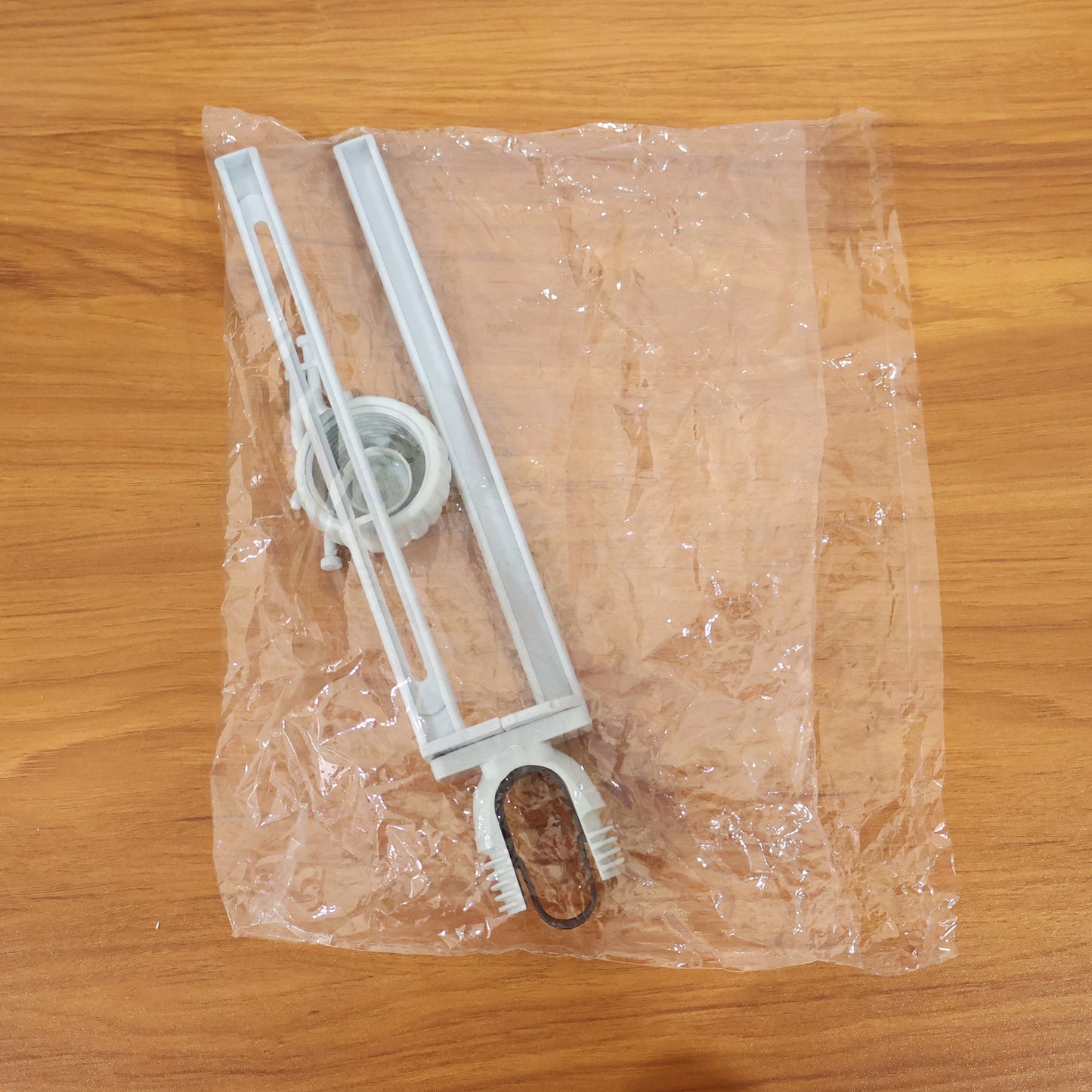 Multipurpose organizer hanging from faucet