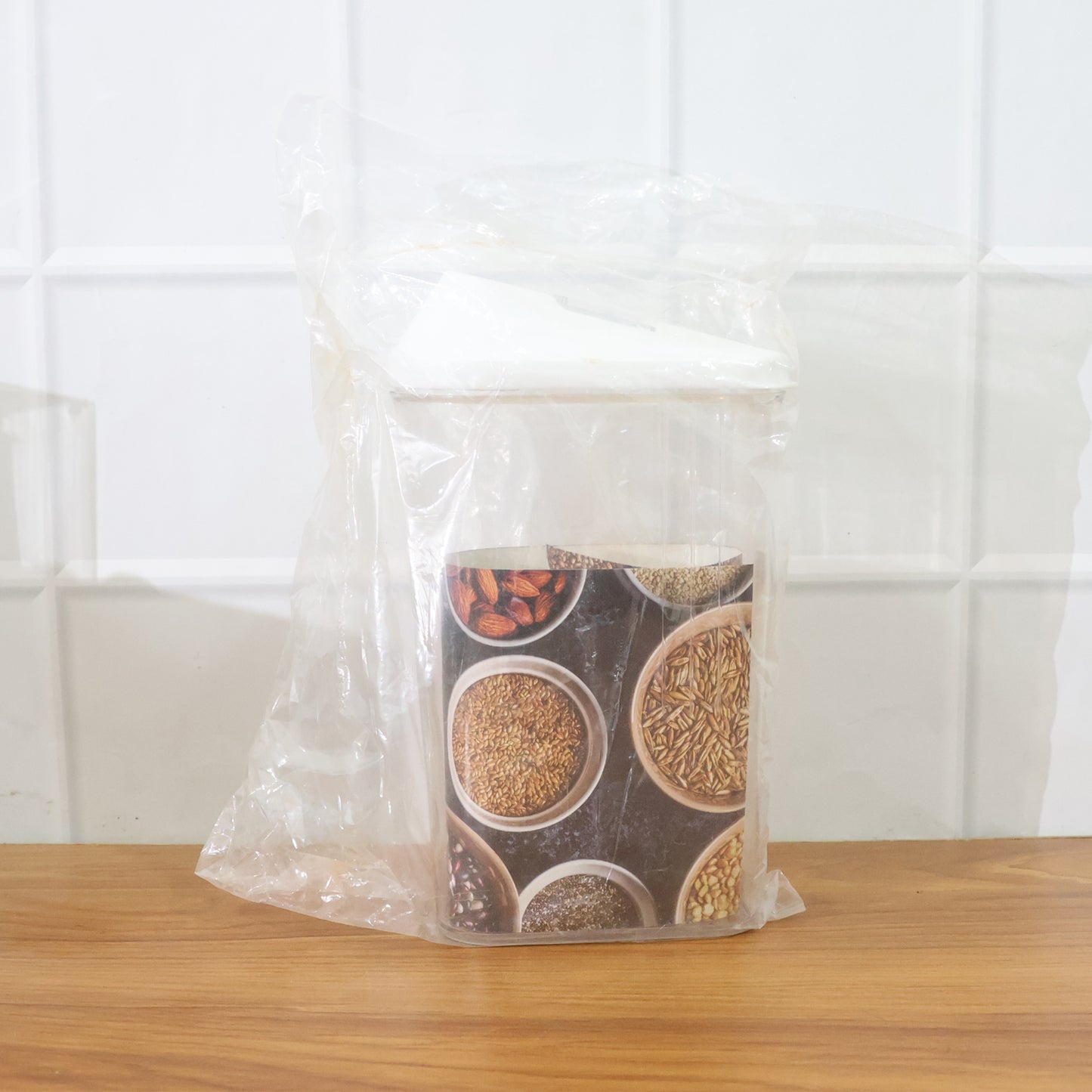 Airtight Lock & Pour Kitchen Storage Container (1 Pc)