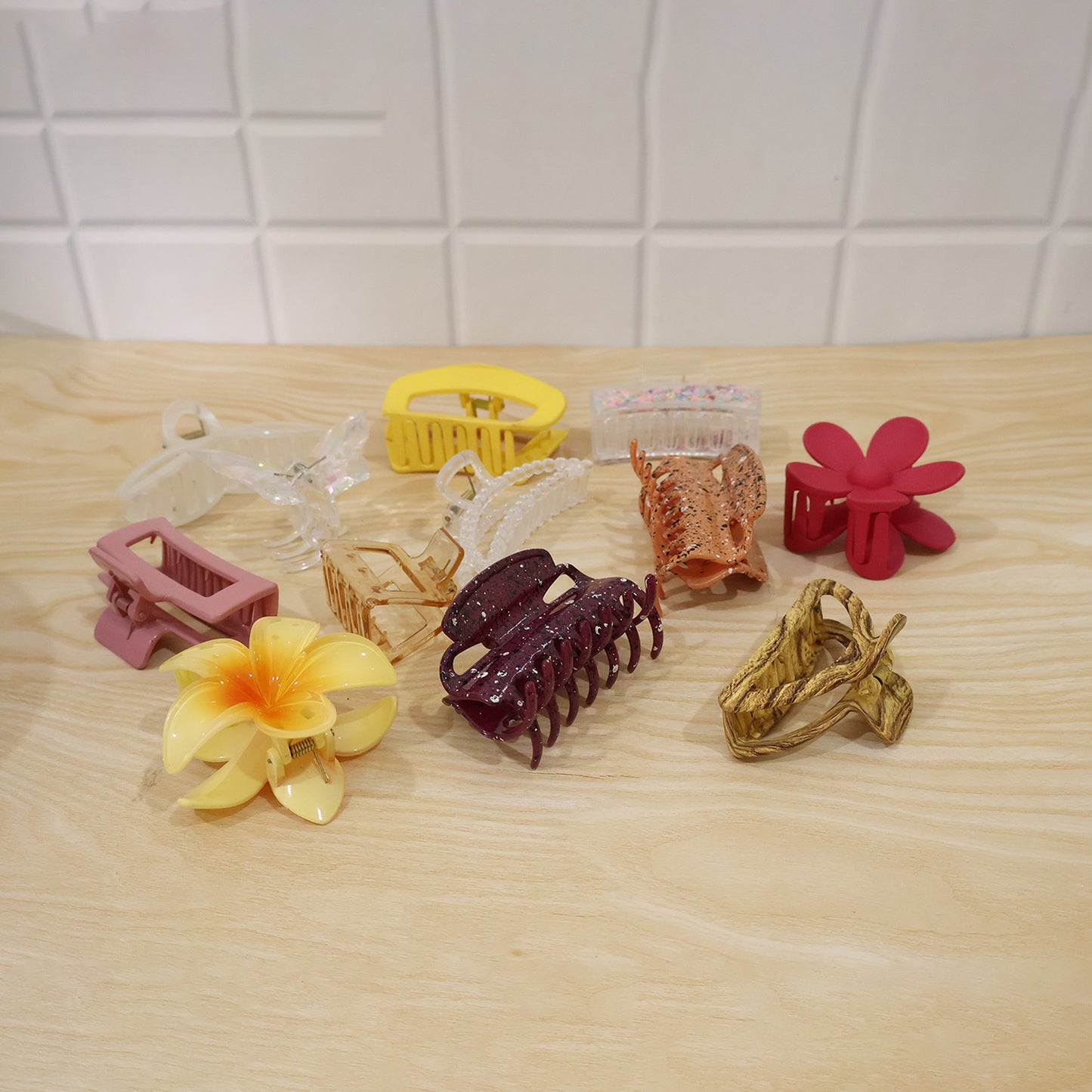 Plastic Stylish Flower Hair Clip Claw Clutcher Mix Design (1 Pc)