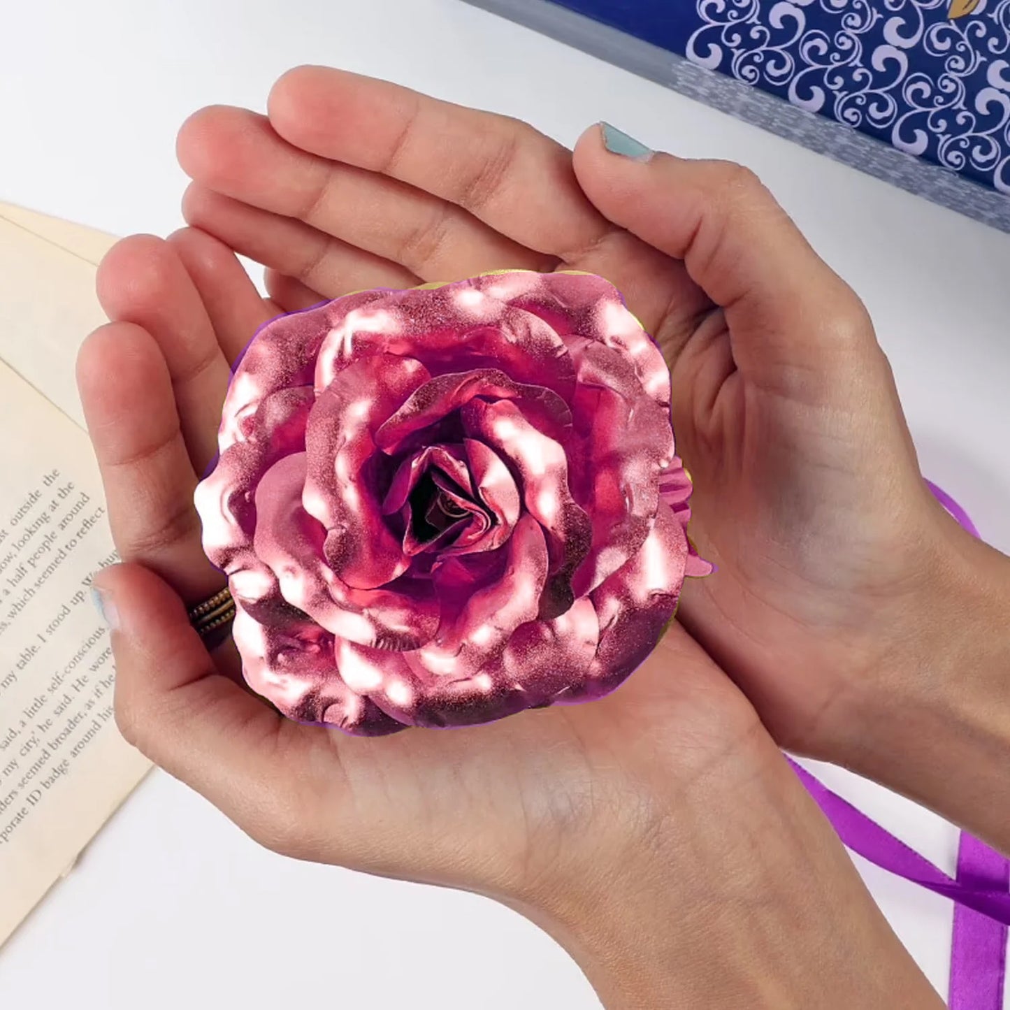 0898 ગોલ્ડન રોઝ આર્ટિફિશિયલ રોઝ ફ્લાવર વિથ ગિફ્ટ બોક્સ, પ્લાસ્ટિક ફ્લાવર્સ ફ્રેન્ડ ગર્લ વાઈફ મહિલાઓ માટે બેસ્ટ ગિફ્ટ્સ, વેલેન્ટાઈન ડે, મધર્સ ડે, એનિવર્સરી, બર્થ ડે, વેડિંગ, ગોલ્ડન રોઝ ગિફ્ટ (1 પીસી)