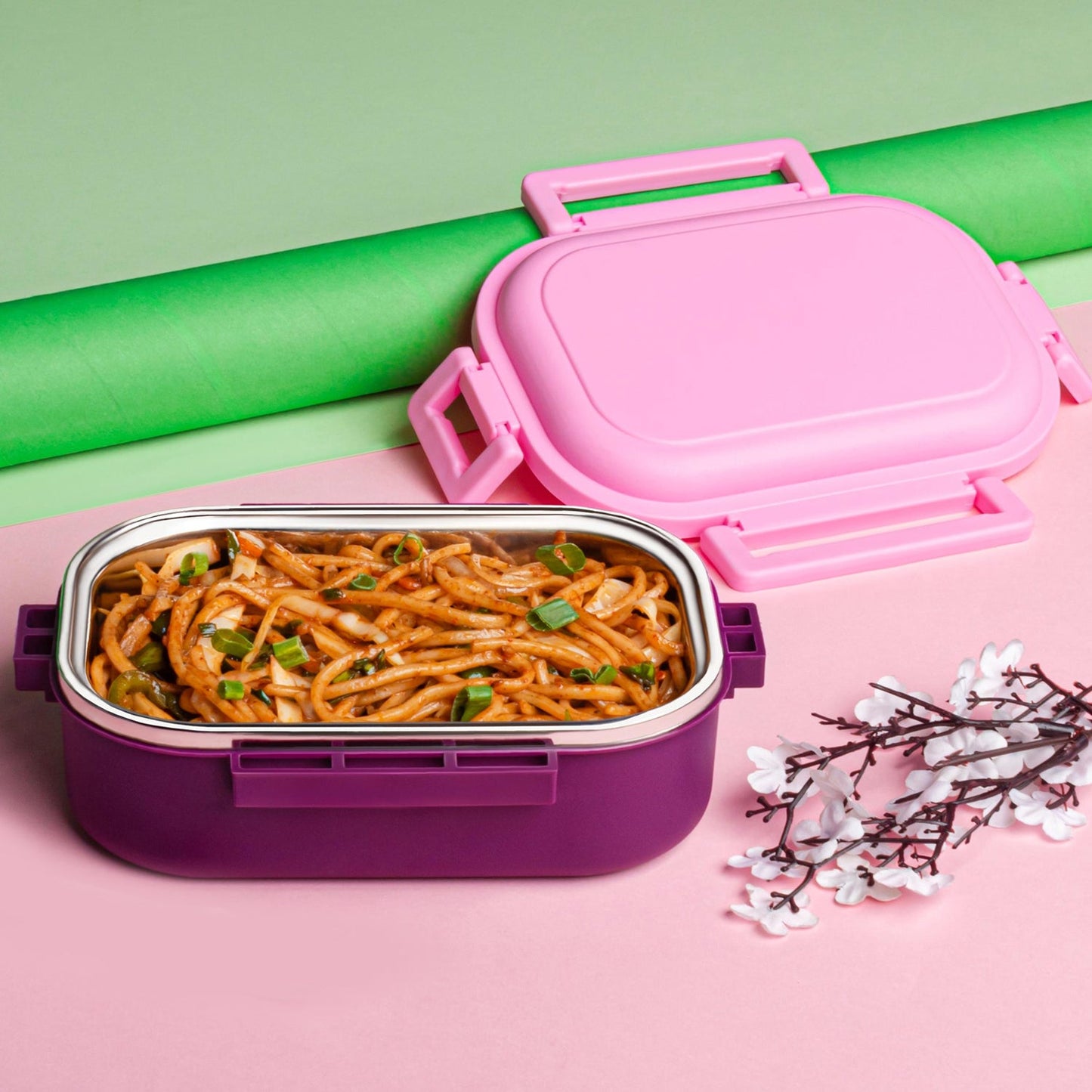 SteelSavor lunch box with leakproof seal