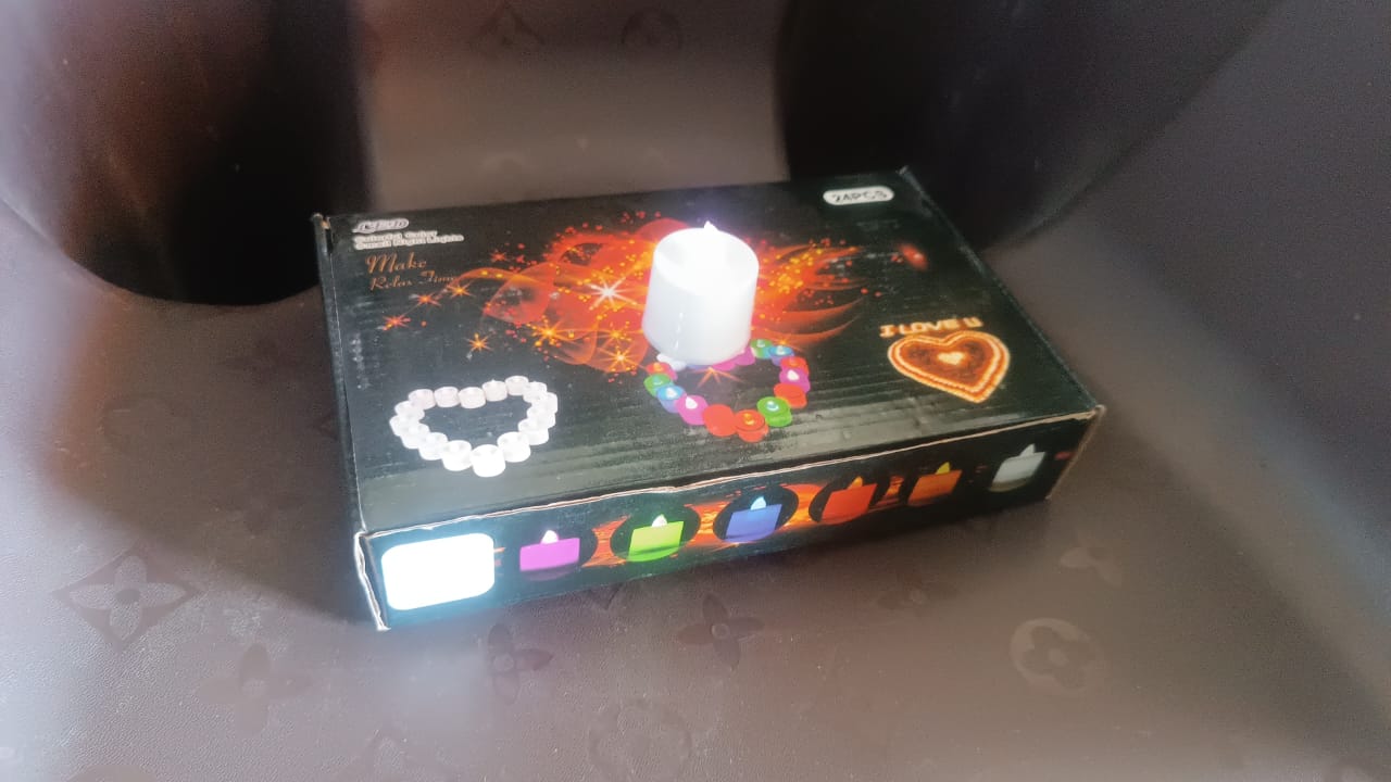 नीली लौ रहित एलईडी टीलाइट्स, धुआं रहित प्लास्टिक सजावटी मोमबत्तियाँ - घर की सजावट के लिए एलईडी टी लाइट मोमबत्ती (24 का पैक)