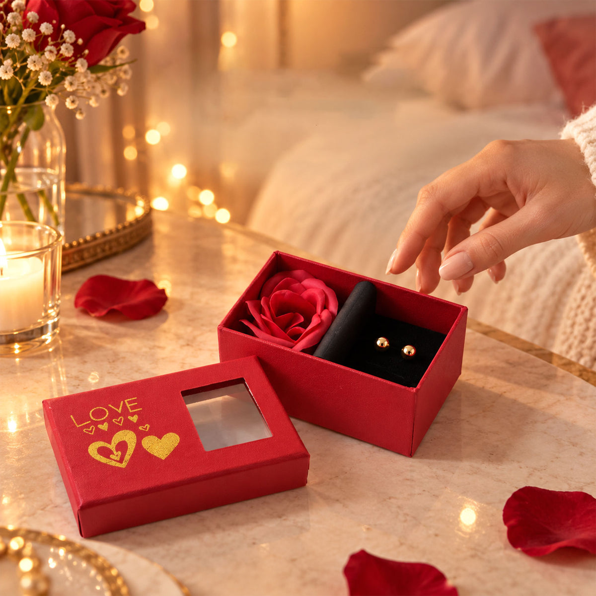 Red rose jewellery gift box - main lifestyle