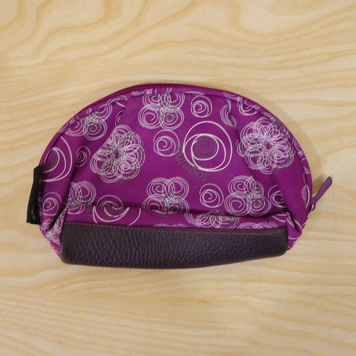 Cosmetic pouch travel use