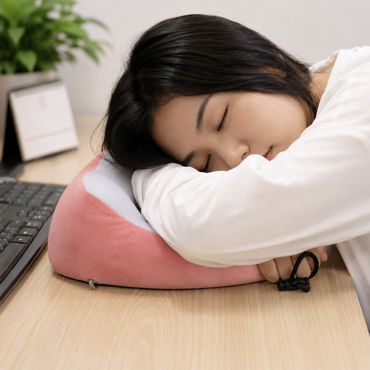 Travel pillow for desk rest