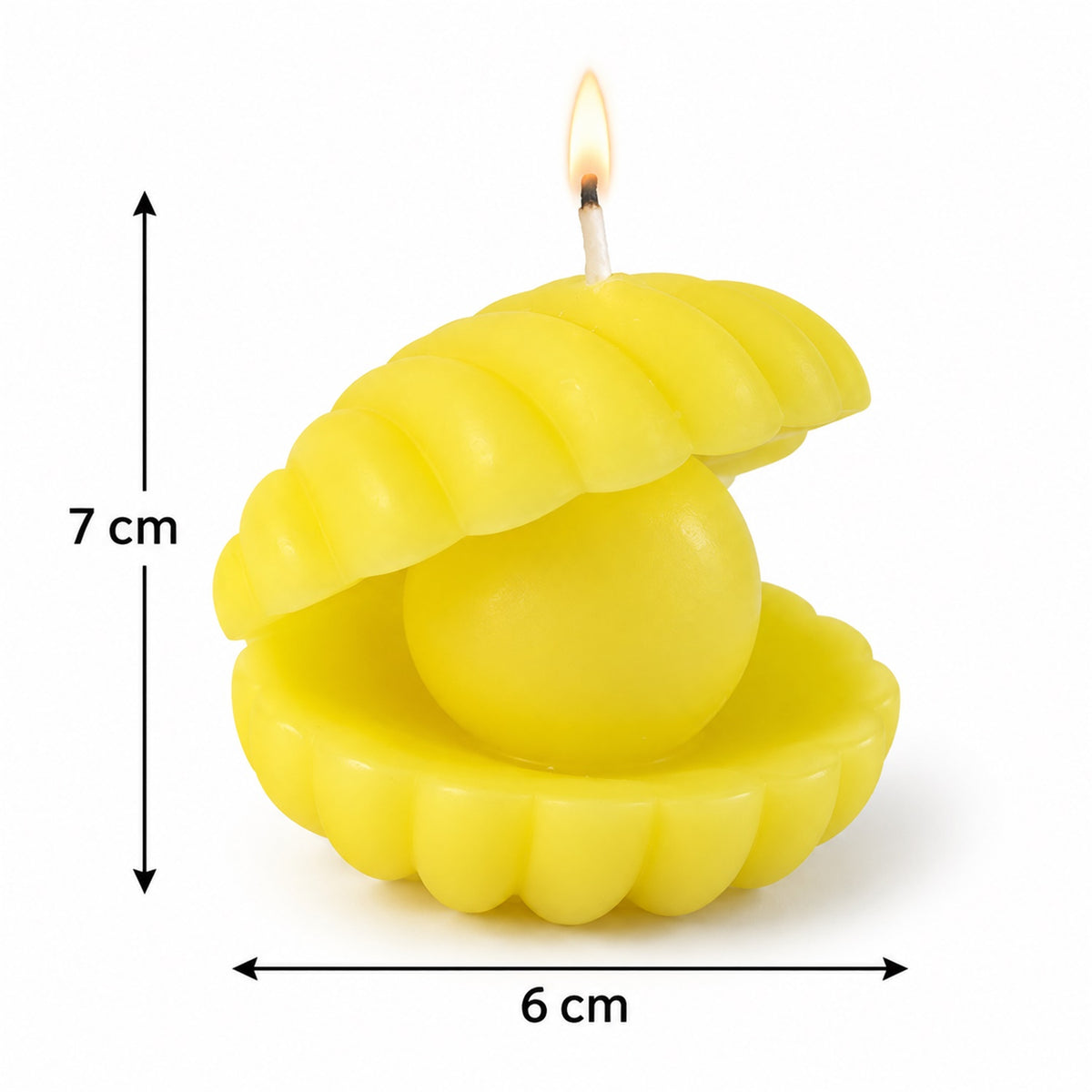 Shell shape scented wax candle with pearl-style centre 7 Cm height and 6 Cm width