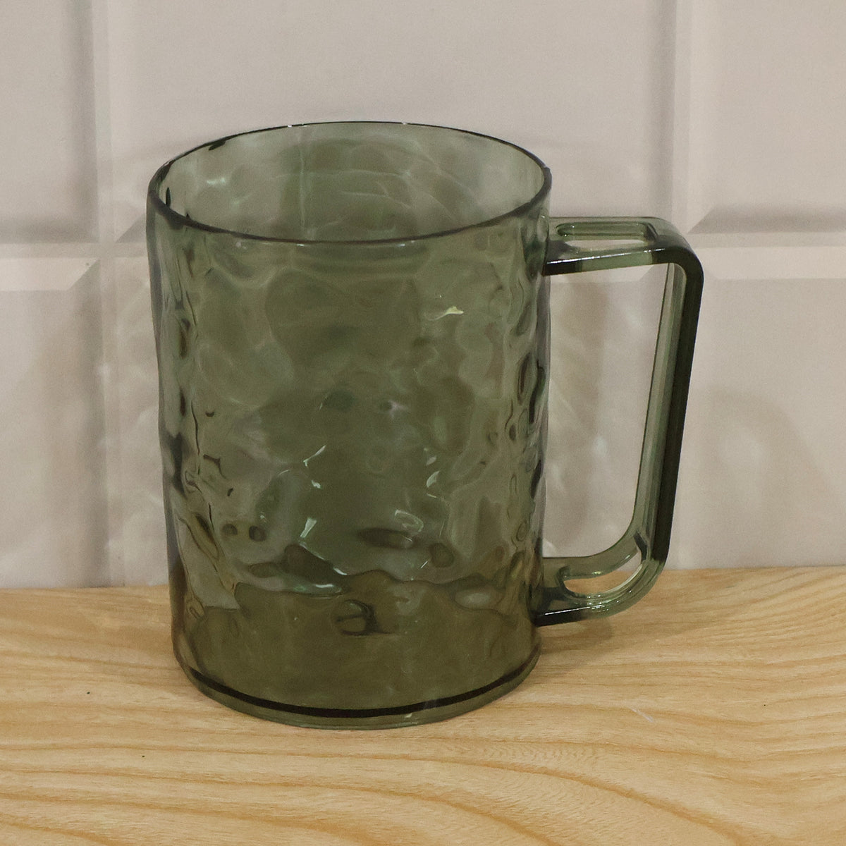 Textured plastic mug with handle 9