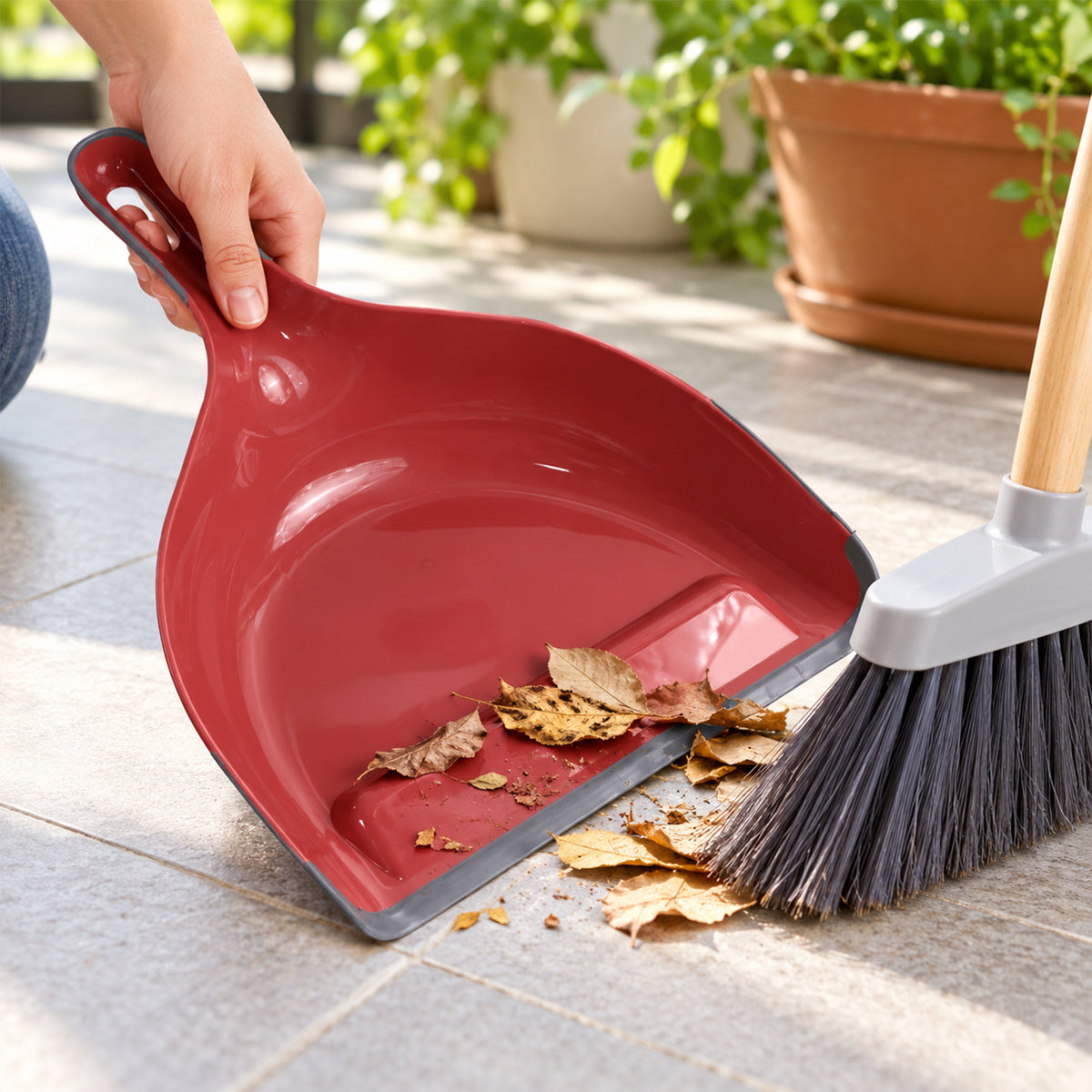 Dust pan with flexible front edge and hanging handle 7