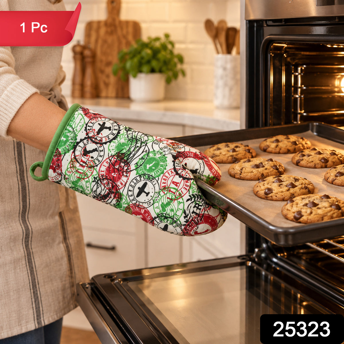 Travel stamp print quilted oven hand glove - SKU photo