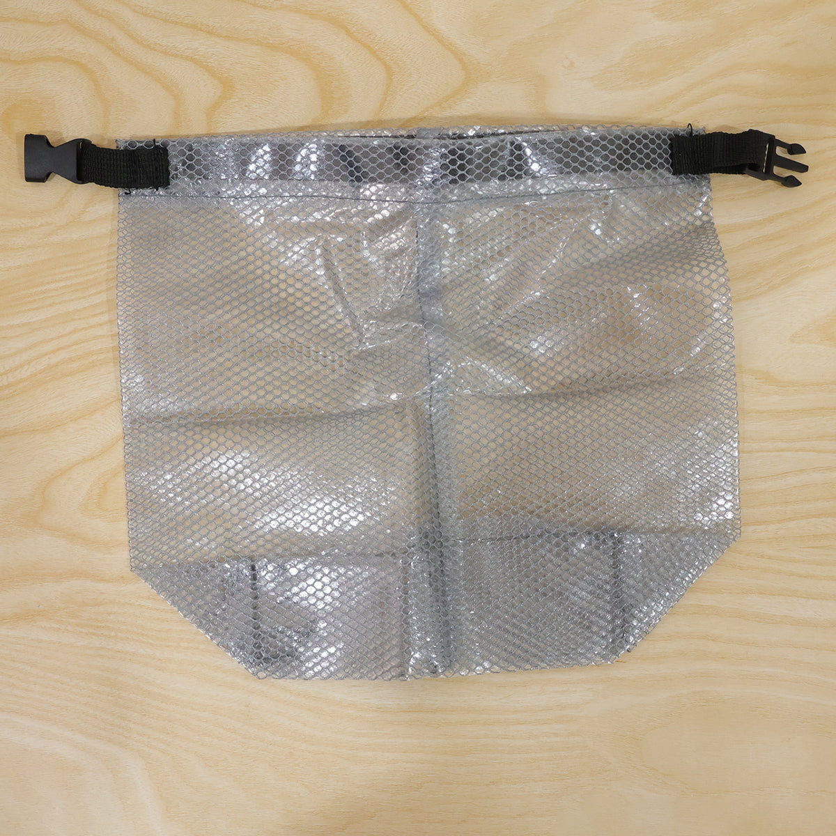 Mesh travel organizer pouch with buckle actual pouch