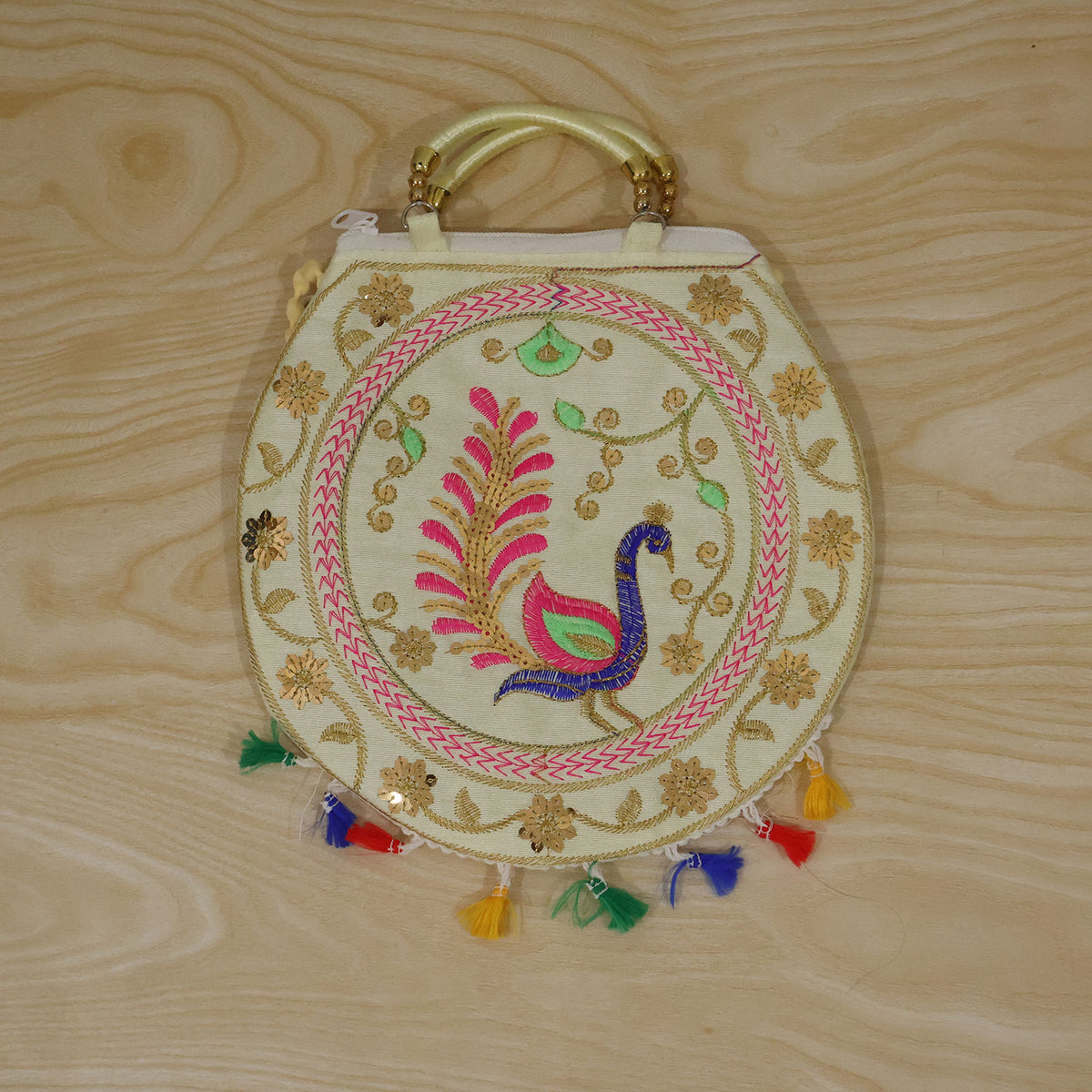 Traditional purse carrying use
