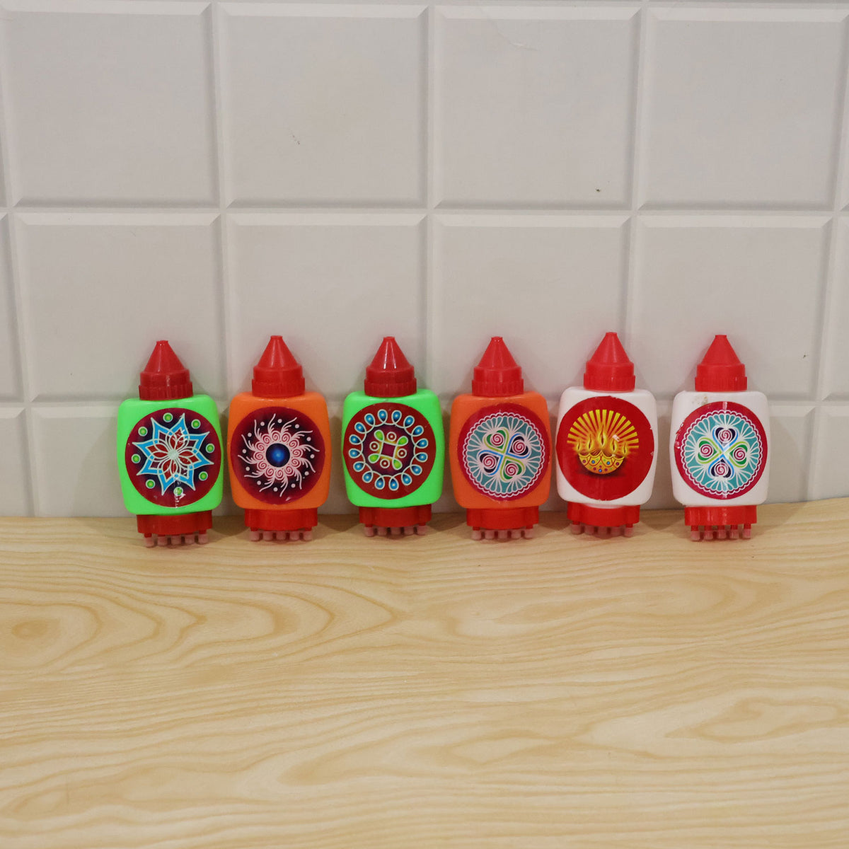 Plastic rangoli colour filling bottles with nozzle and five point stamp 08