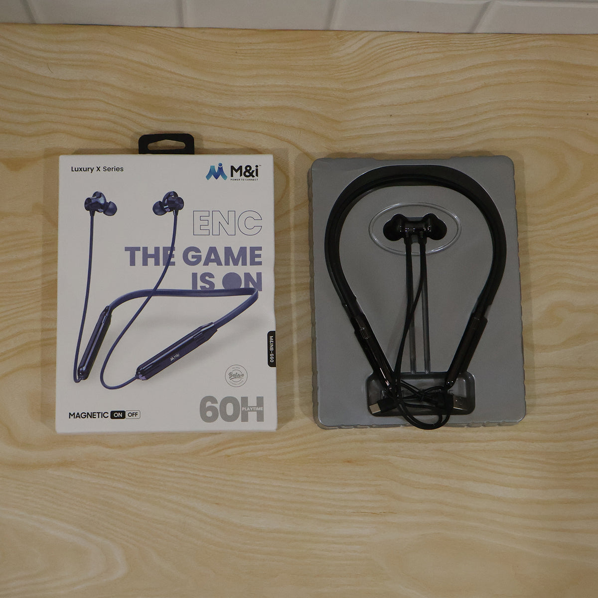 Wireless neckband with magnetic earbuds and 60 hours playtime NB-660- live.jpg