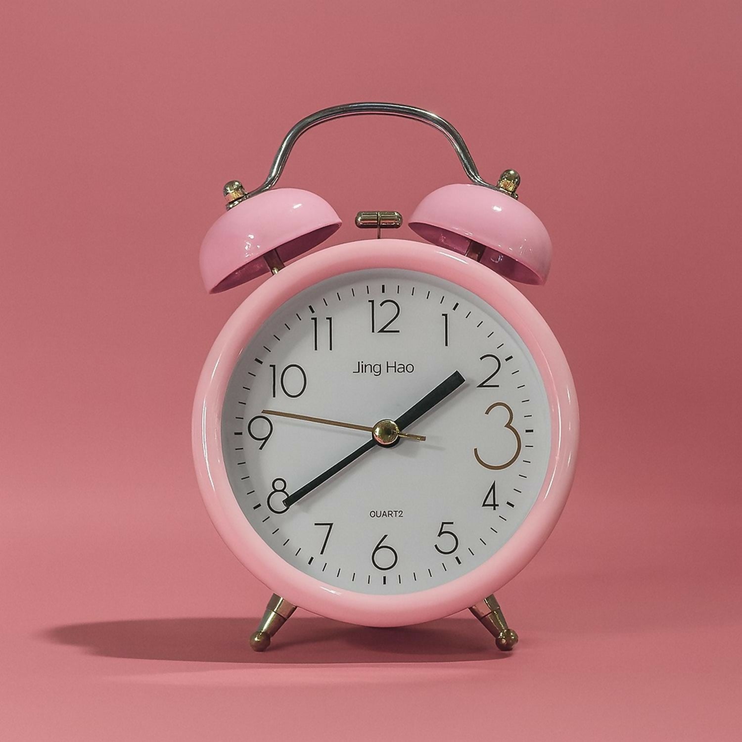 Pink Retro Twin Bell Alarm Clock for Bedroom, Classic Analog Quartz Table Clock with Loud Ringing, Silent Non-Ticking Sweep Movement, Battery Operated Bedside Wake-Up Clock for Kids, Girls & Home Décor