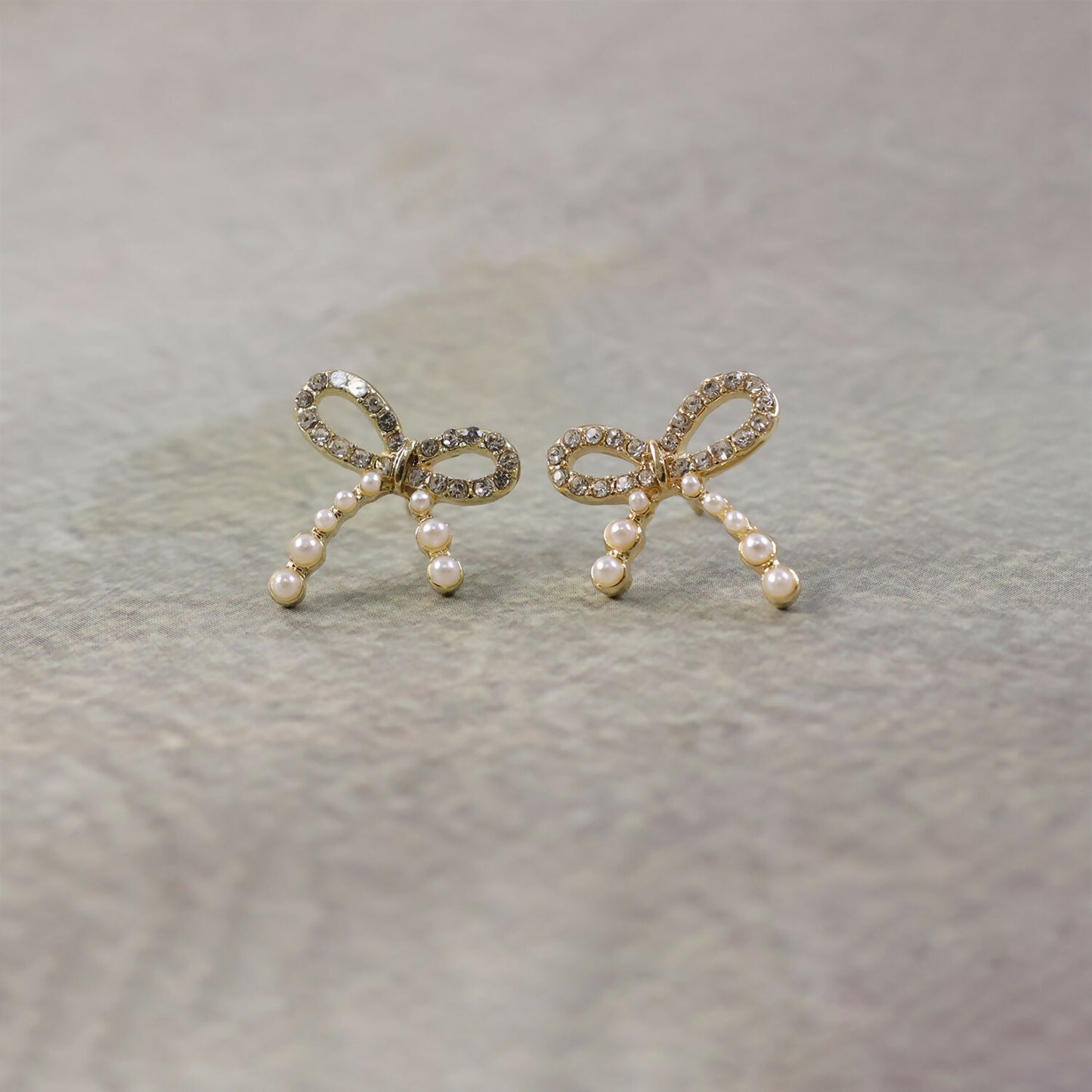 Chic Pearl Wreath Bow Earrings – Premium Design