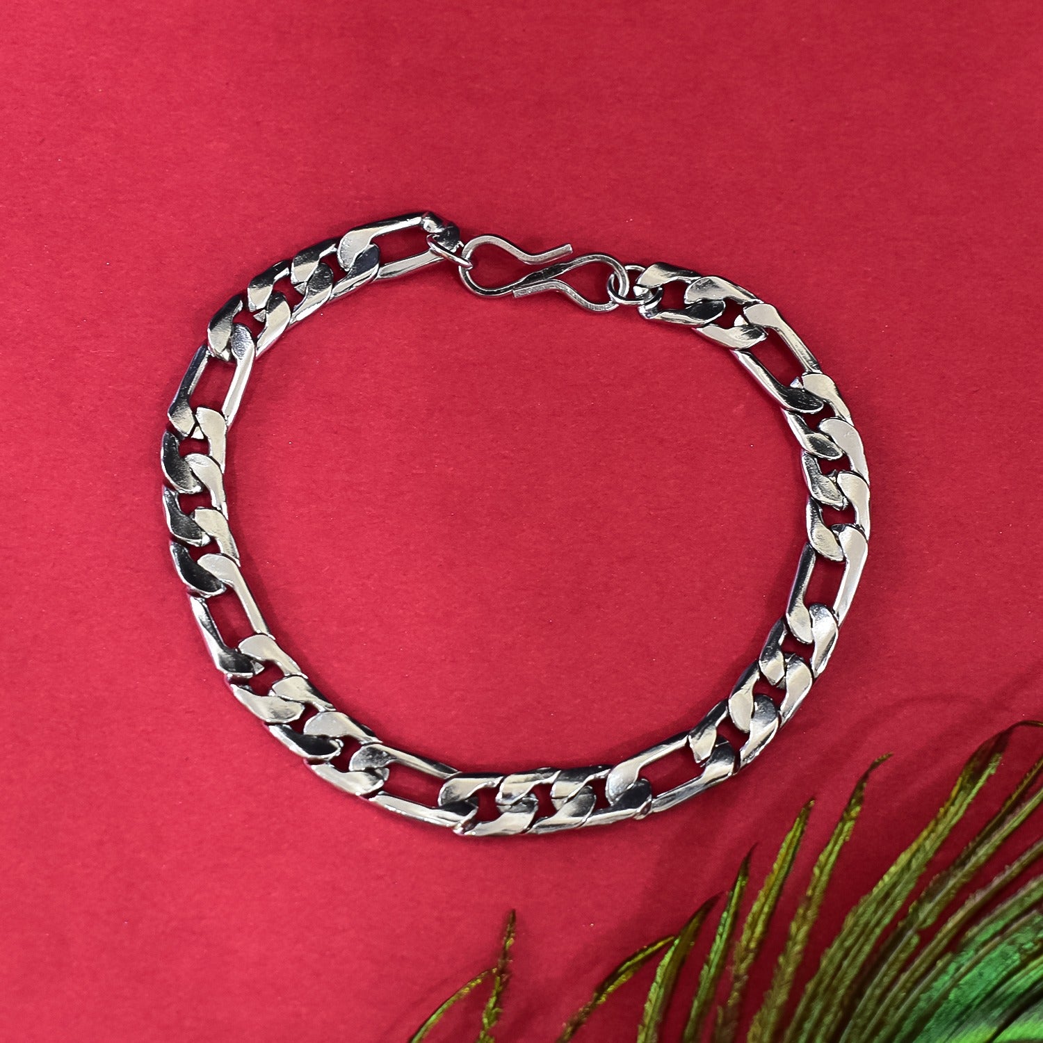Elegant Silver  Bracelet - A Perfect Blend of Style and Sophistication