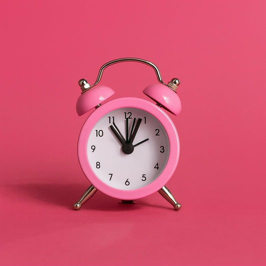 Mini Retro Twin Bell Alarm Clock for Bedroom & Study – Classic Loud Bell Table Clock with Night Light, Battery Operated Analog Quartz Desk Clock for Kids, Girls, Home & Office Decoration (Pink)