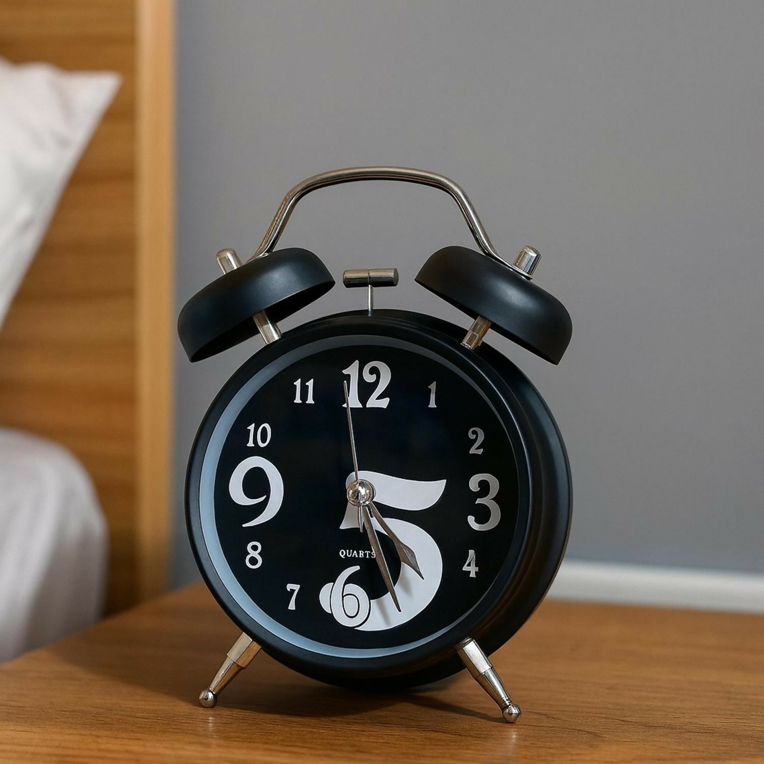 Vintage Classic Black Twin Bell Analog Alarm Clock for Bedroom, Retro Style Loud Desk Clock with Night Light & Silent Quartz Movement – Battery Operated Table Clock for Office, Home, Kids & Adults