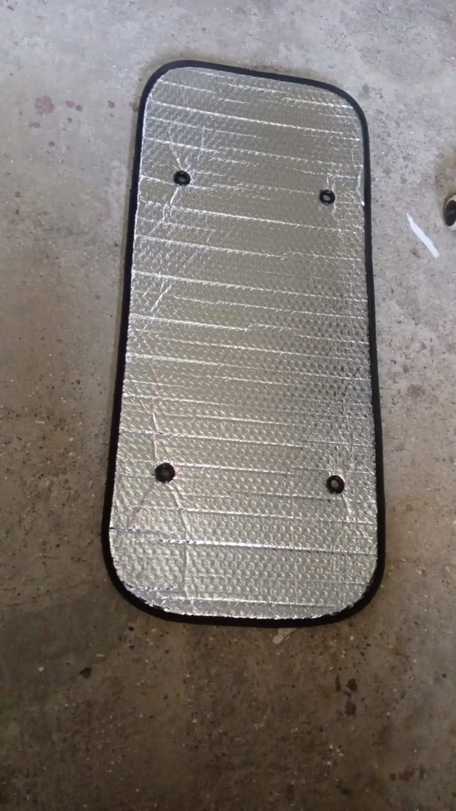 कार विंडशील्ड सन शेड, यूवी किरणों को रोकता है सन वाइज़र प्रोटेक्टर, आपके वाहन को ठंडा रखता है कार, एसयूवी, ट्रक और वैन के लिए सनशेड (80×35 सेमी)