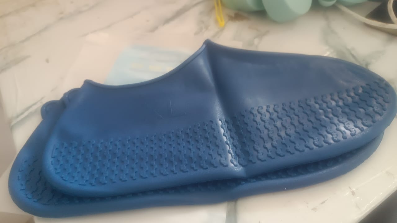 नॉन-स्लिप सिलिकॉन रेन दोबारा इस्तेमाल होने योग्य एंटी स्किड वाटरप्रूफ फोर्डेबल बूट शू कवर (एक्स्ट्रा लार्ज साइज़ (XL)/ 1 जोड़ा / पीला)