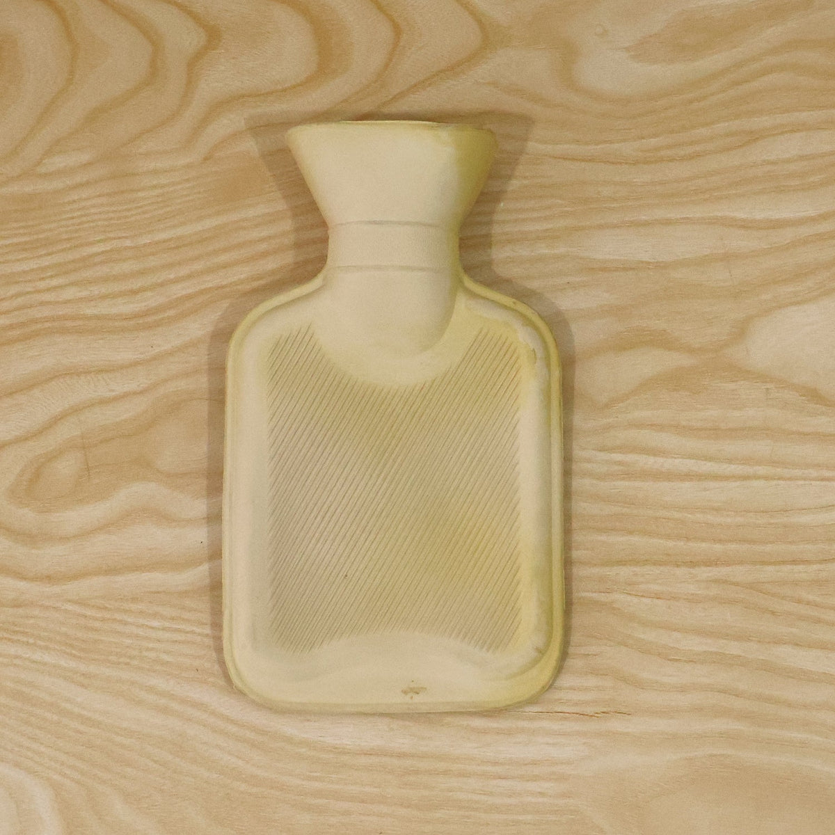 A B Grade yellow rubber hot water bag for warmth