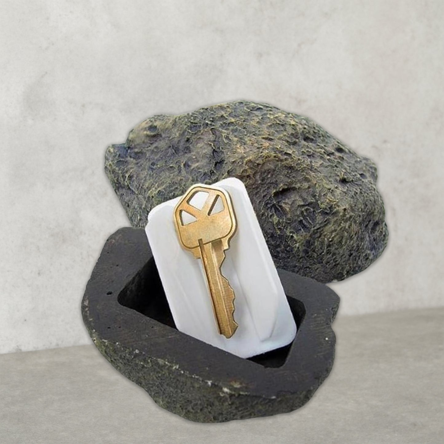 Realistic Fake Rock Key Hider – Weatherproof Outdoor Key Storage for Emergencies (1 Pc)
