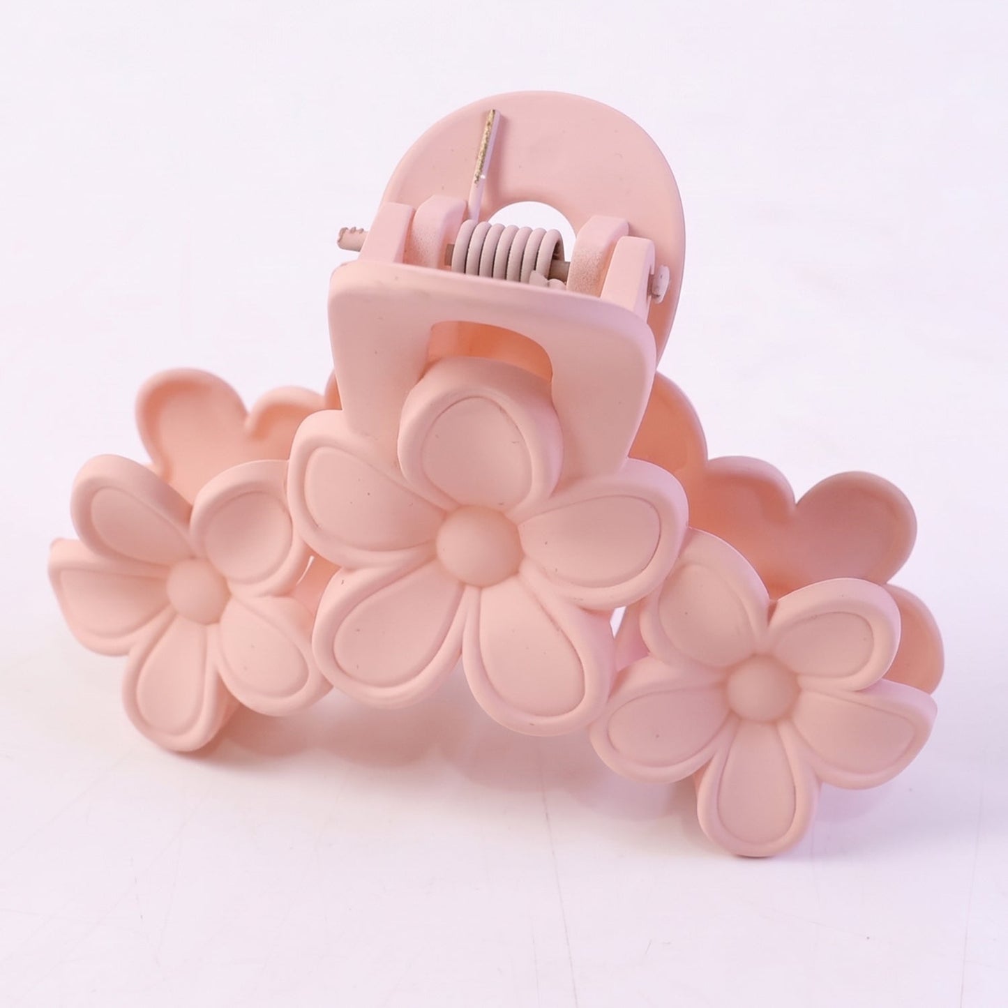 Hair claw clip white bg