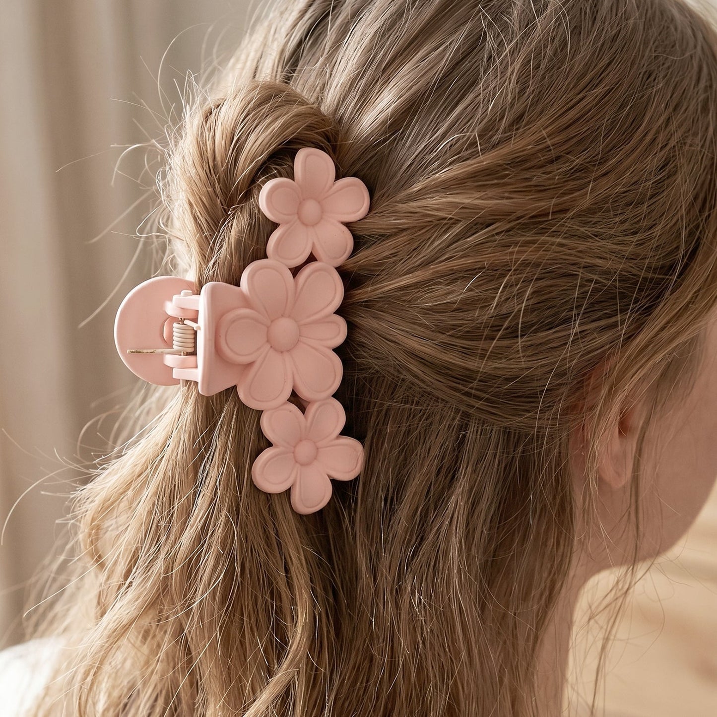 Hair clip hairstyling use